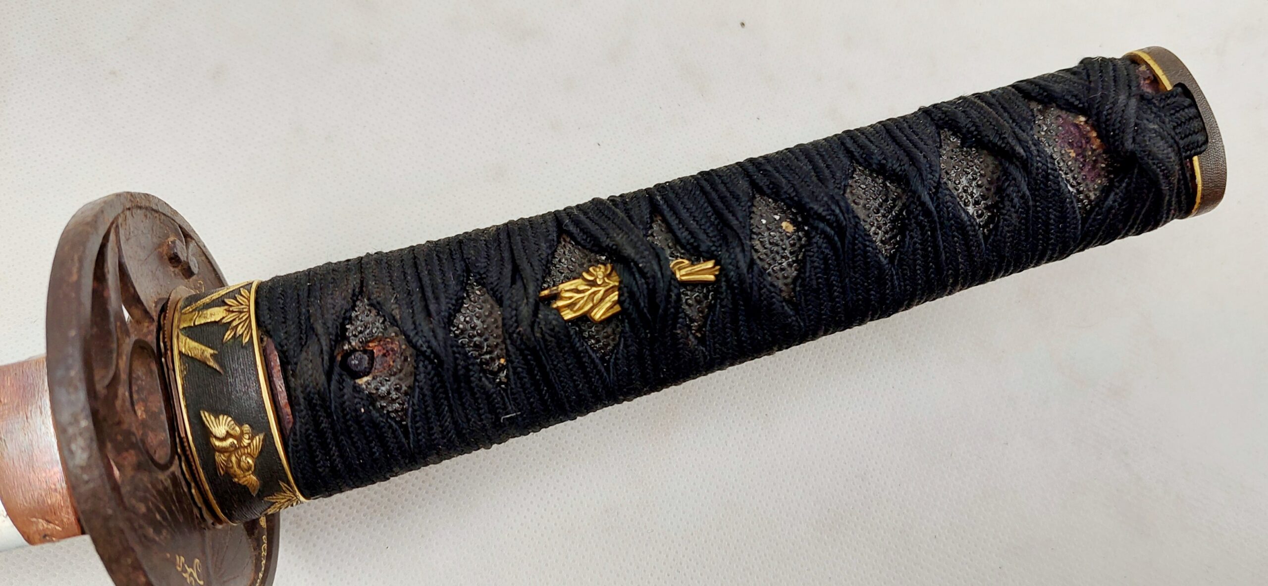 Fine Quality Circa 1550 Japanese Wakizashi With Two Hole Tang And Black Lacquered Scabbard - Image 9