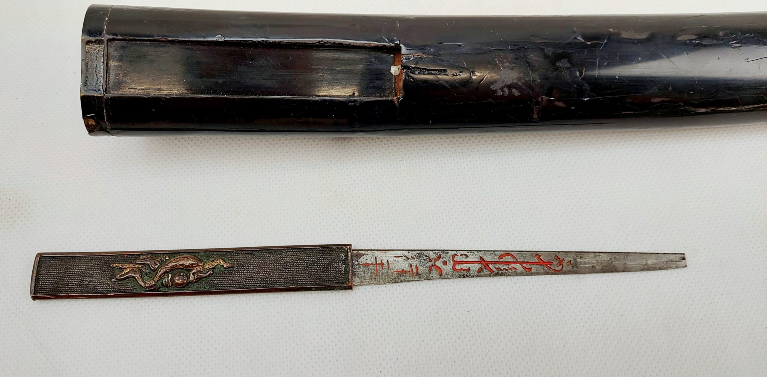 Fine Quality Circa 1550 Japanese Wakizashi With Two Hole Tang And Black Lacquered Scabbard - Image 7