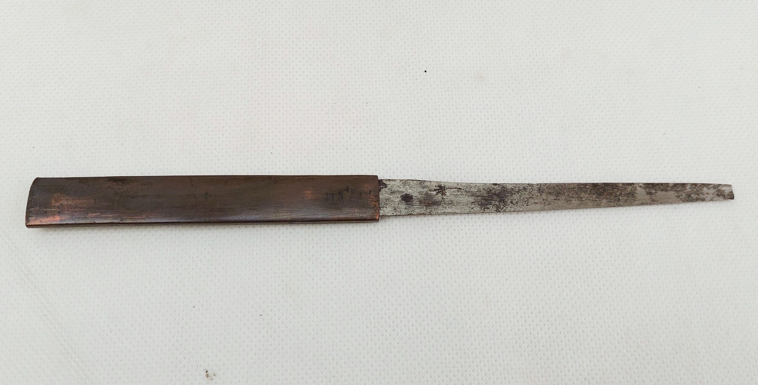 Fine Quality Circa 1550 Japanese Wakizashi With Two Hole Tang And Black Lacquered Scabbard - Image 5