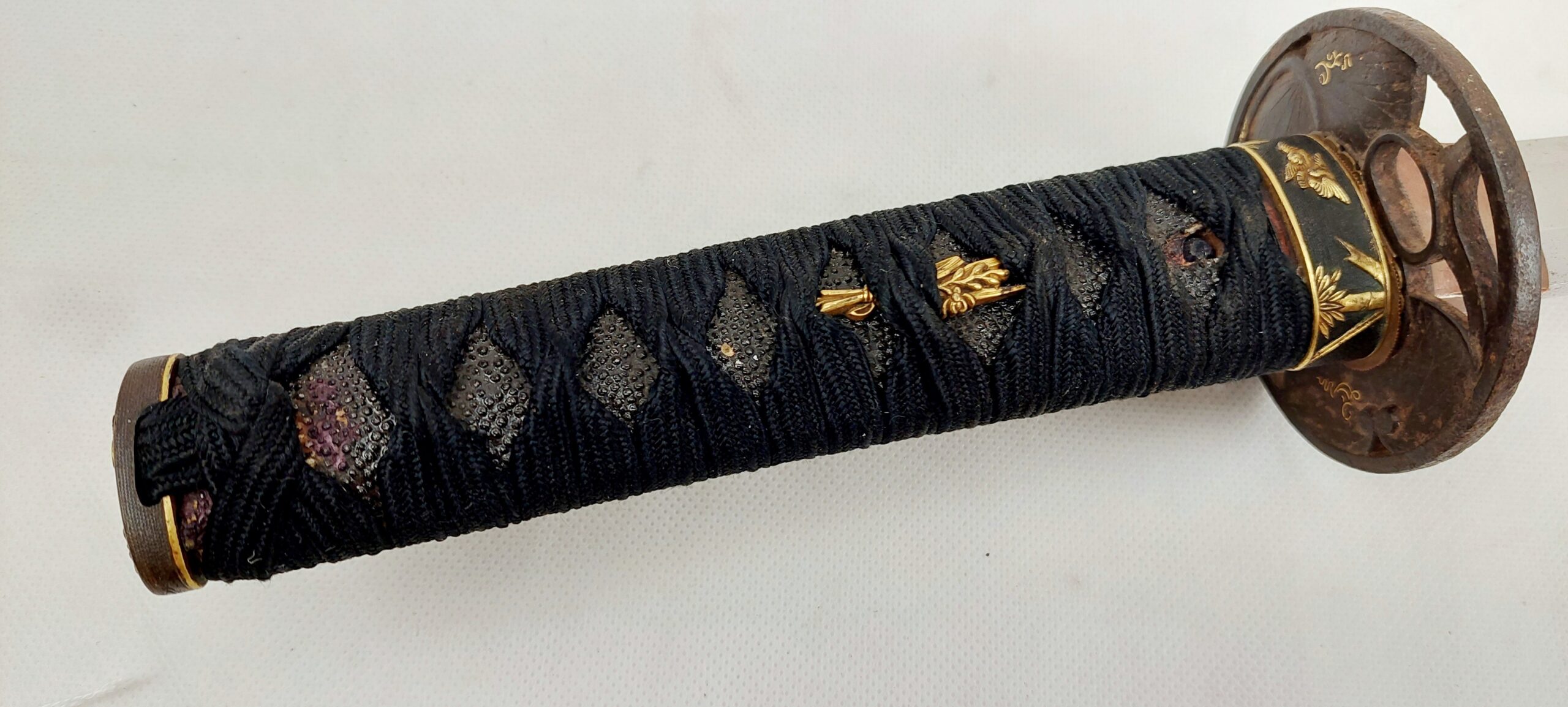Fine Quality Circa 1550 Japanese Wakizashi With Two Hole Tang And Black Lacquered Scabbard - Image 22