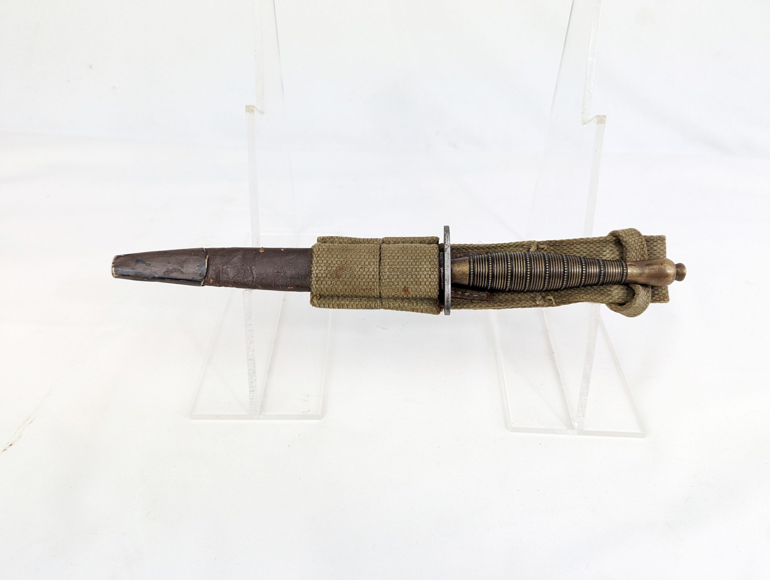 Rare 2nd Pattern Ribbed and Roped Fairbairn-Sykes Commando Dagger and Scabbard - Image 2