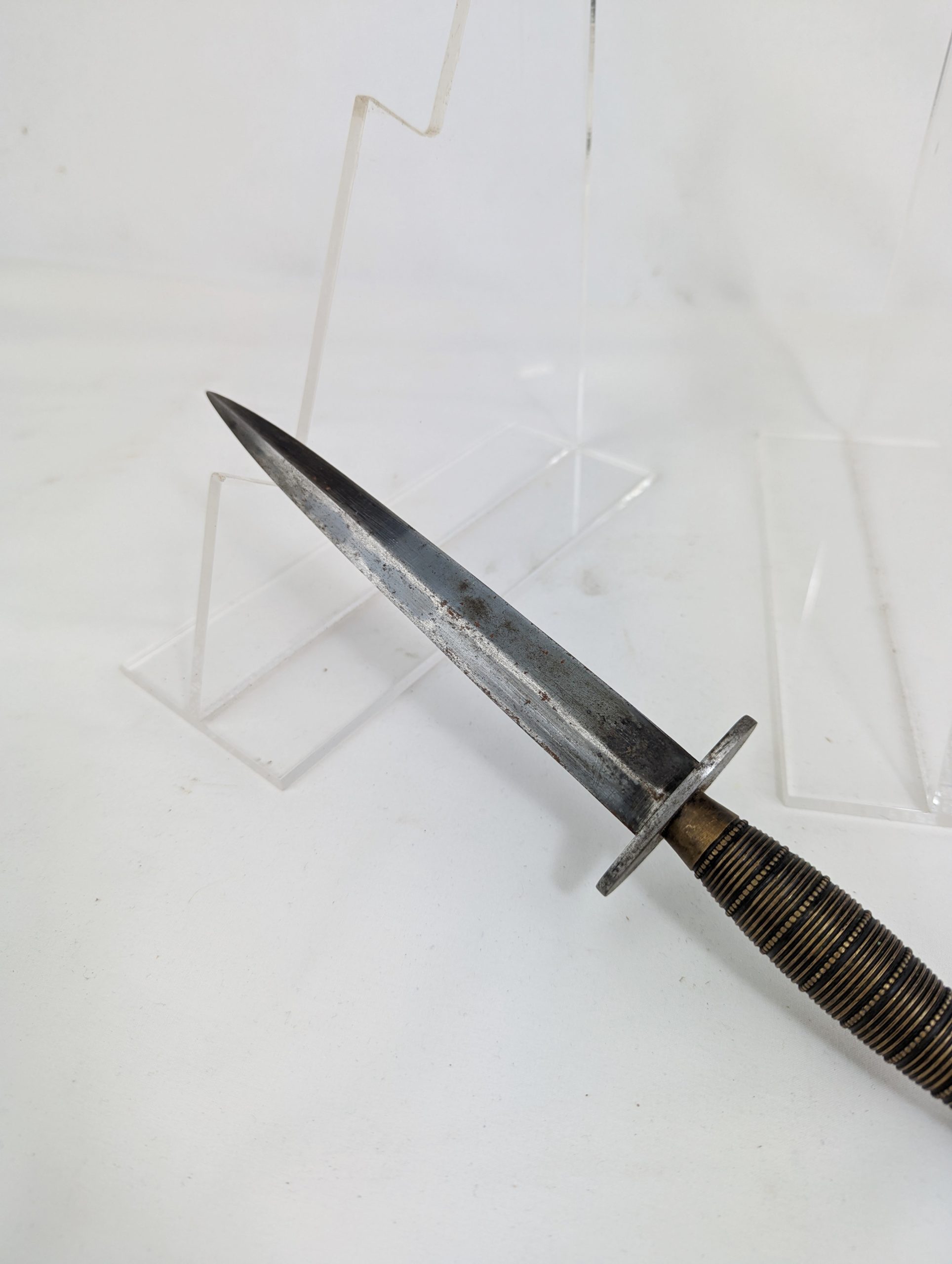 Rare 2nd Pattern Ribbed and Roped Fairbairn-Sykes Commando Dagger and Scabbard - Image 7