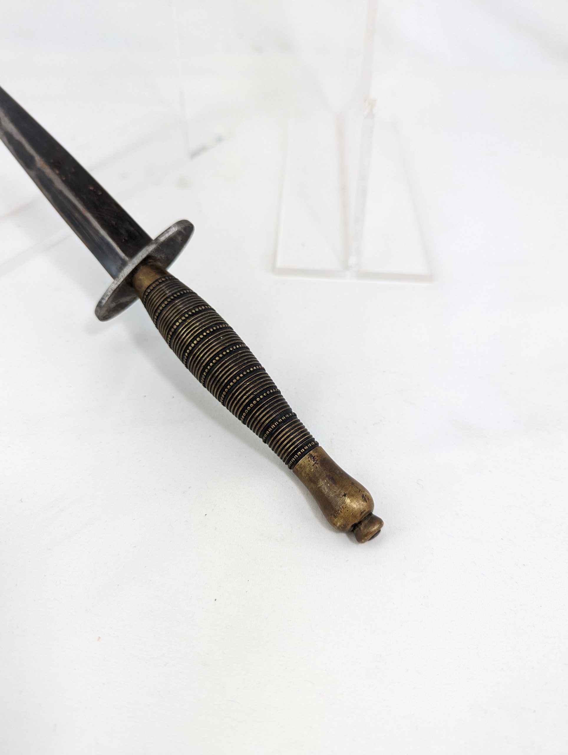 Rare 2nd Pattern Ribbed and Roped Fairbairn-Sykes Commando Dagger and Scabbard - Image 8
