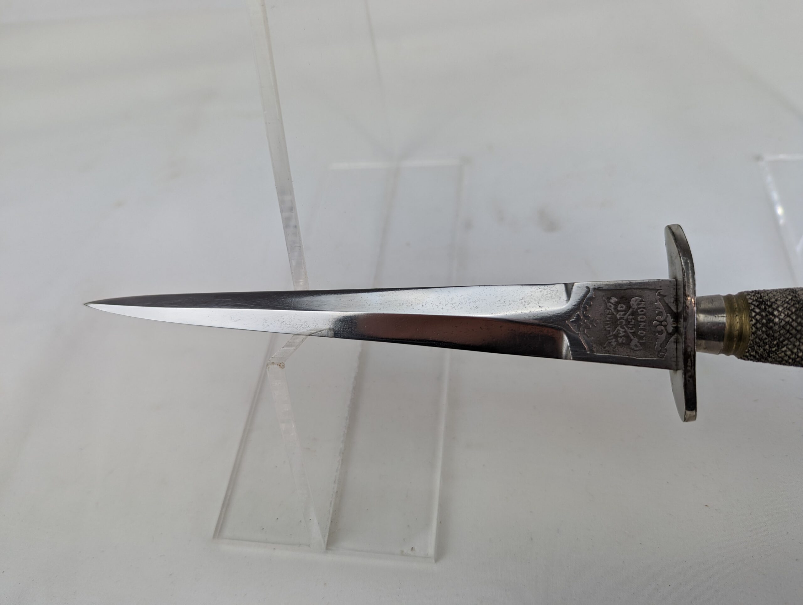 Immaculate First Pattern Wilkinson Fairbairn Sykes Commando Fighting Knife and Scabbard - Image 8
