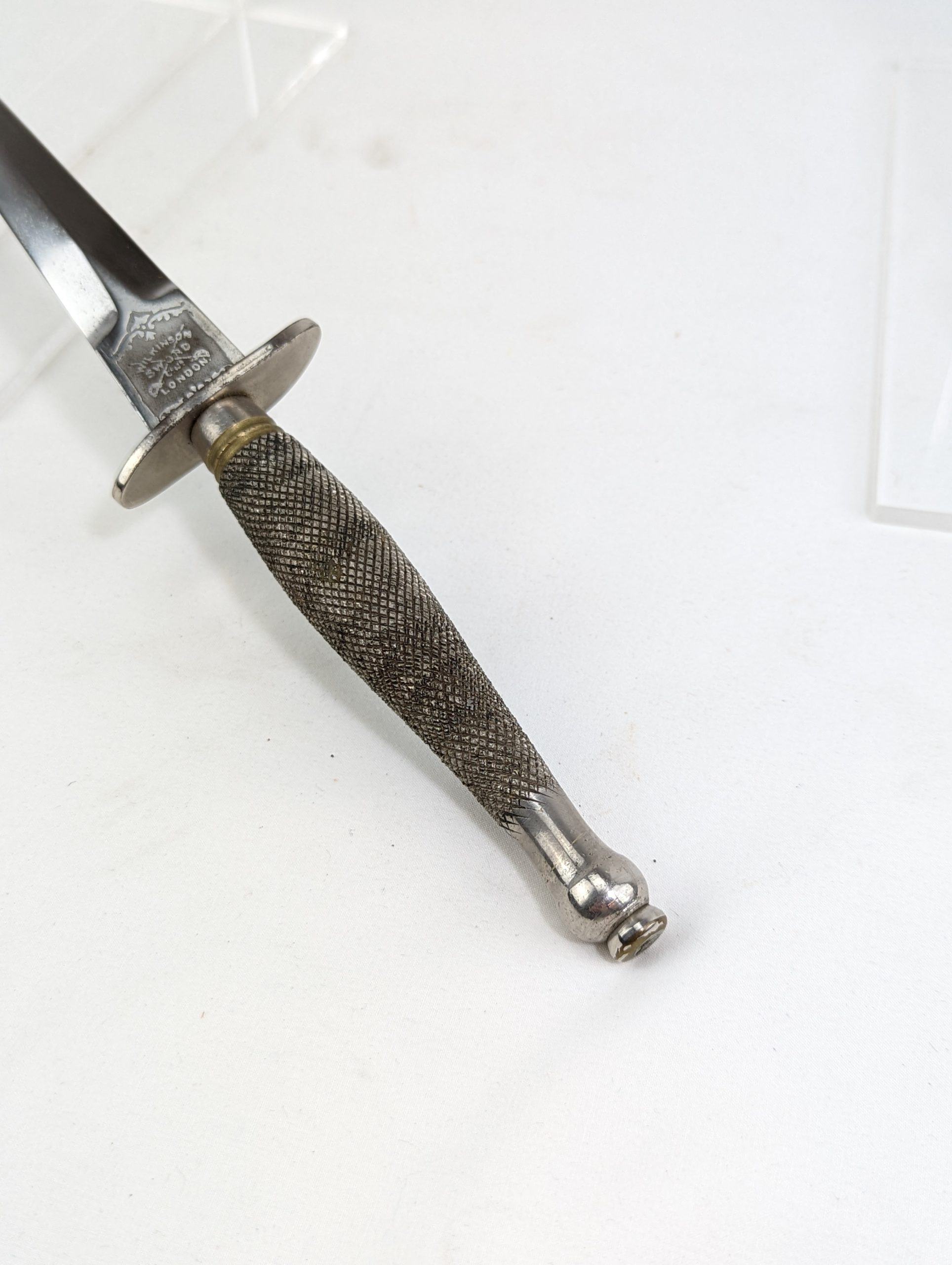 Immaculate First Pattern Wilkinson Fairbairn Sykes Commando Fighting Knife and Scabbard - Image 6