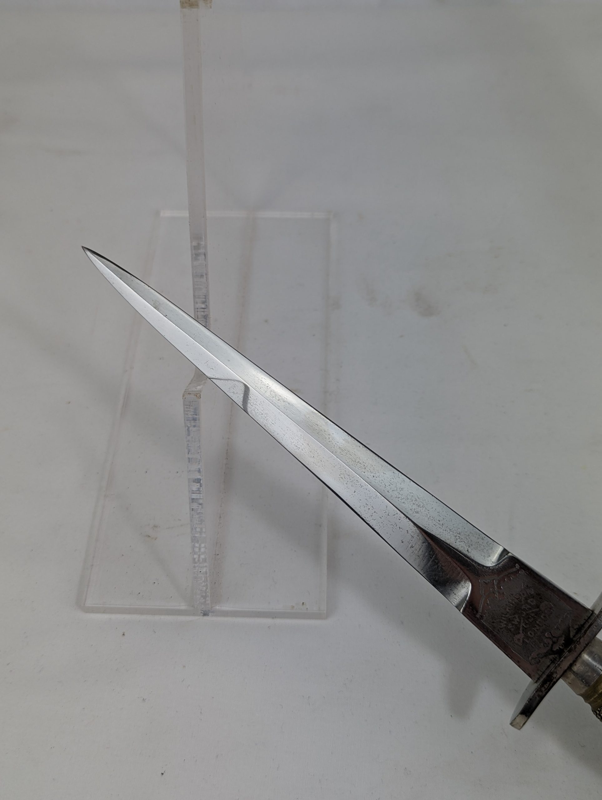 Immaculate First Pattern Wilkinson Fairbairn Sykes Commando Fighting Knife and Scabbard - Image 5