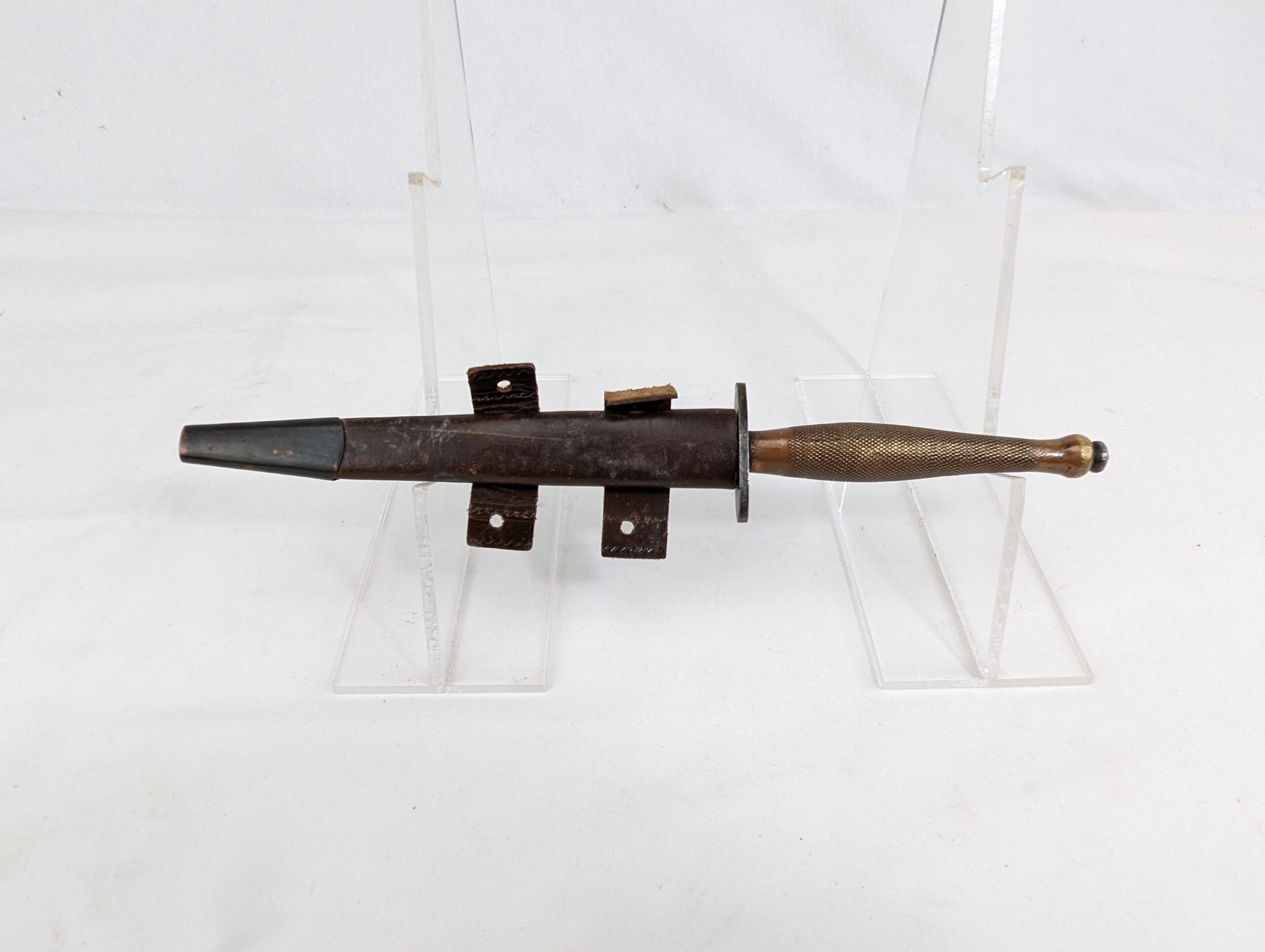 Original WW2 2nd Pattern Fairbairn Sykes Commando Fighting Knife and Scabbard #2 - Image 2