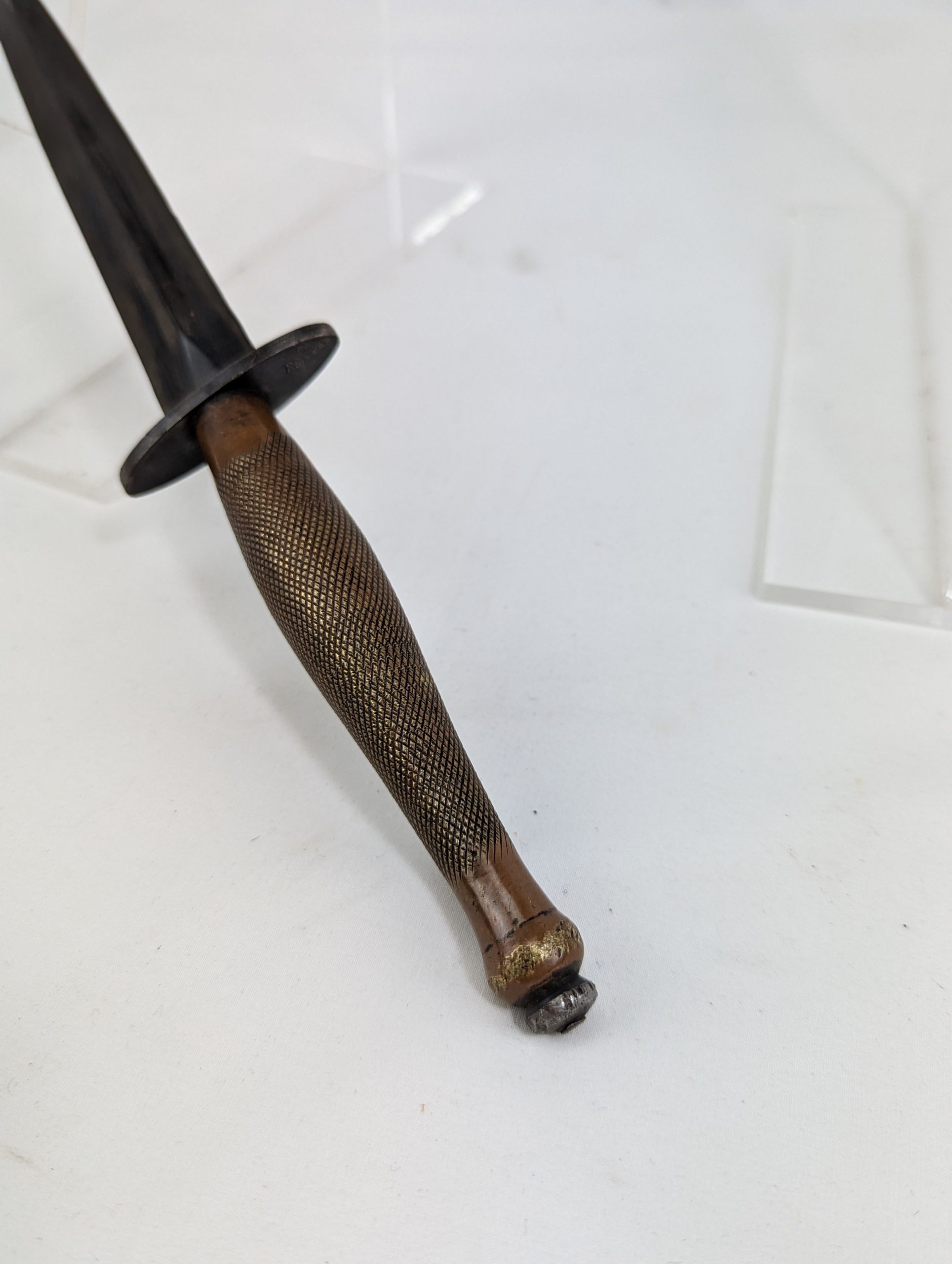 Original WW2 2nd Pattern Fairbairn Sykes Commando Fighting Knife and Scabbard #2 - Image 6