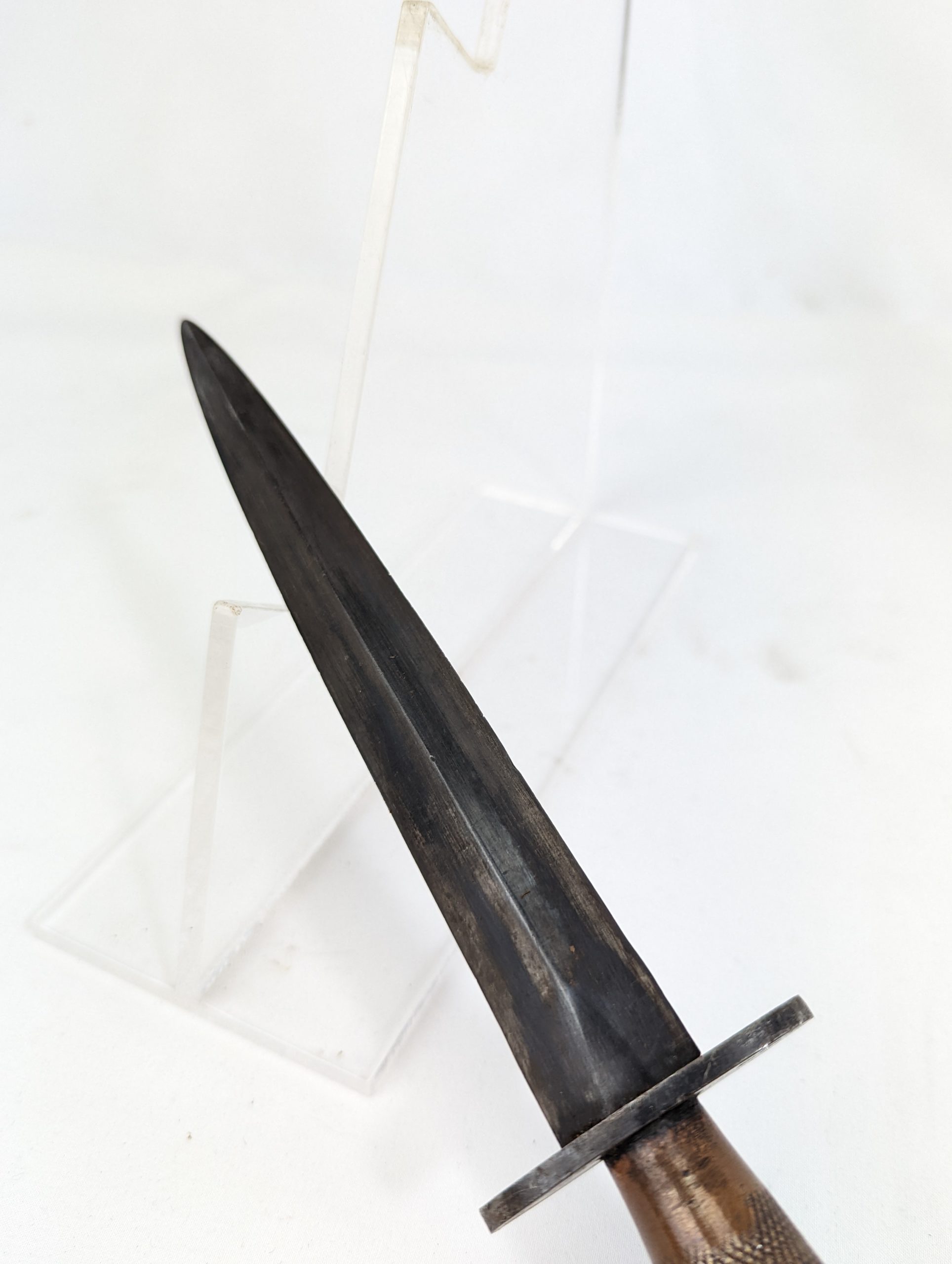 Original WW2 2nd Pattern Fairbairn Sykes Commando Fighting Knife and Scabbard #2 - Image 7