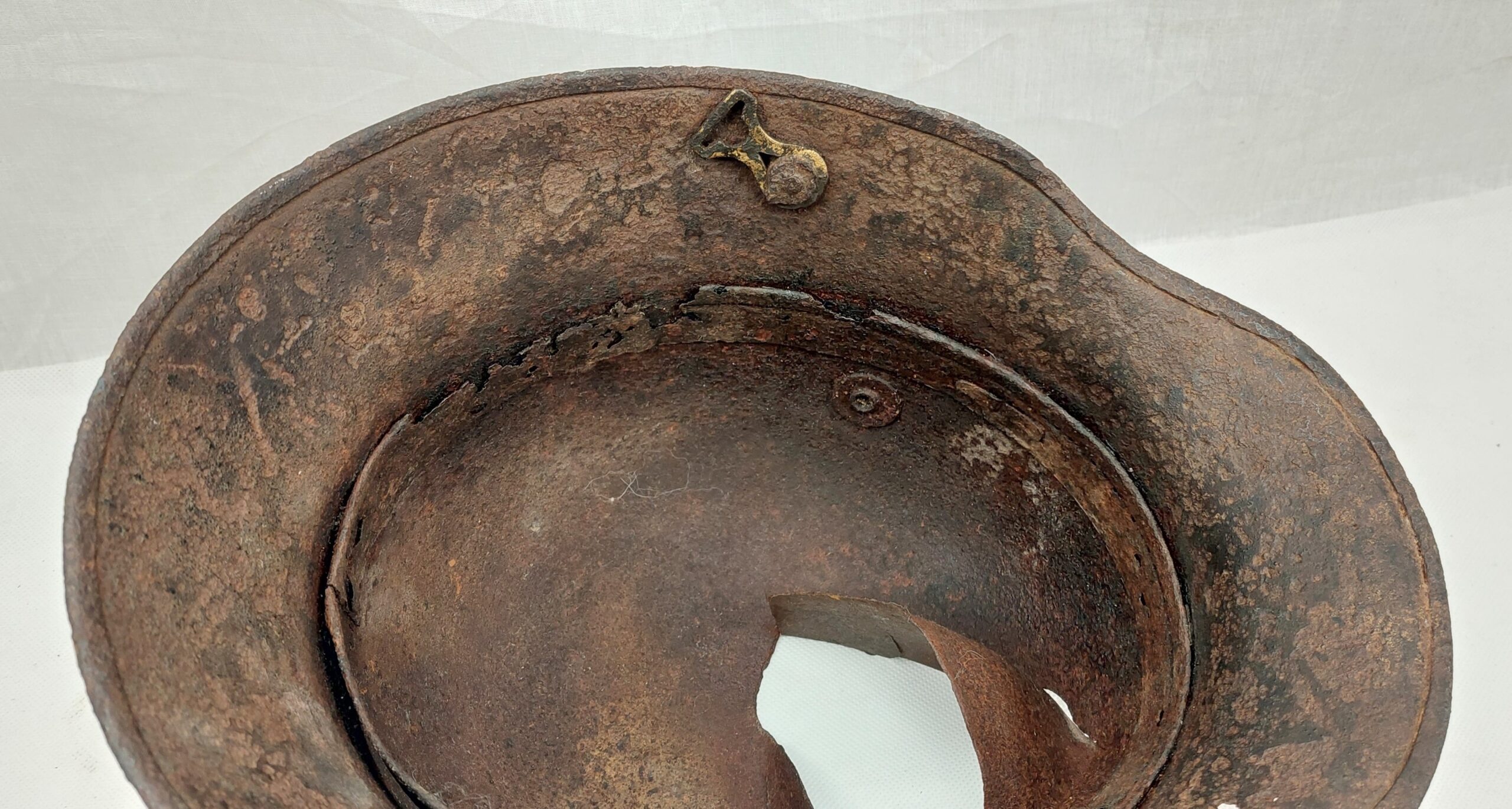 Relic WW1 German M16 Helmet And Shrapnel - Image 4