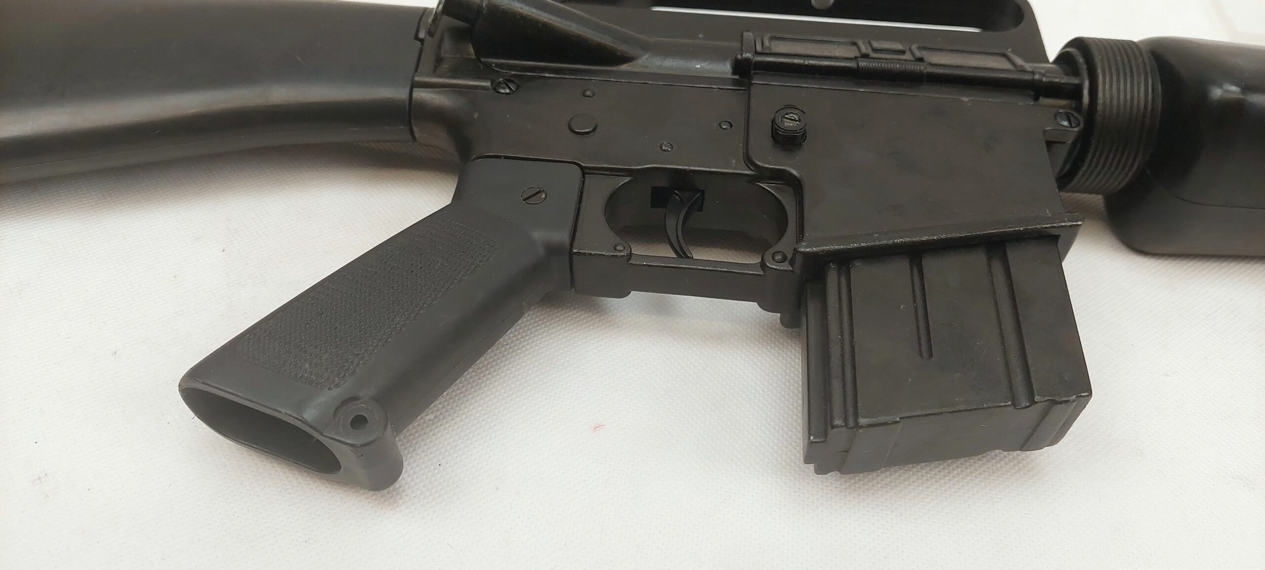 Well Made Replica Inert Denix M16 Assault Rifle - Image 13