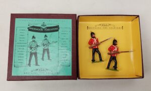 Britains Toy Soldiers 8815 – The Sherwood Foresters Two At The Ready Figures Boxed