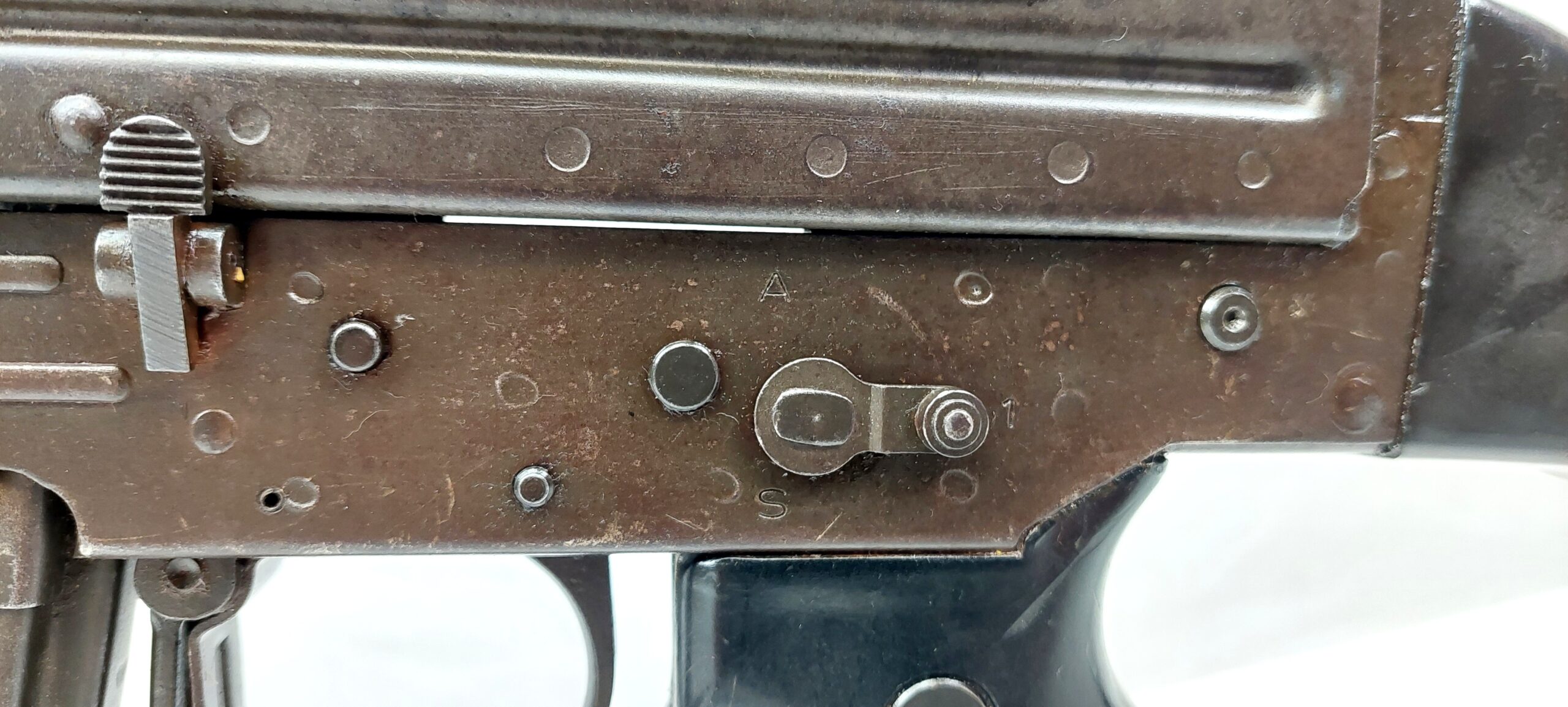 Deactivated AR70/223 Assault Rifle/Light Machine Gun - Image 7