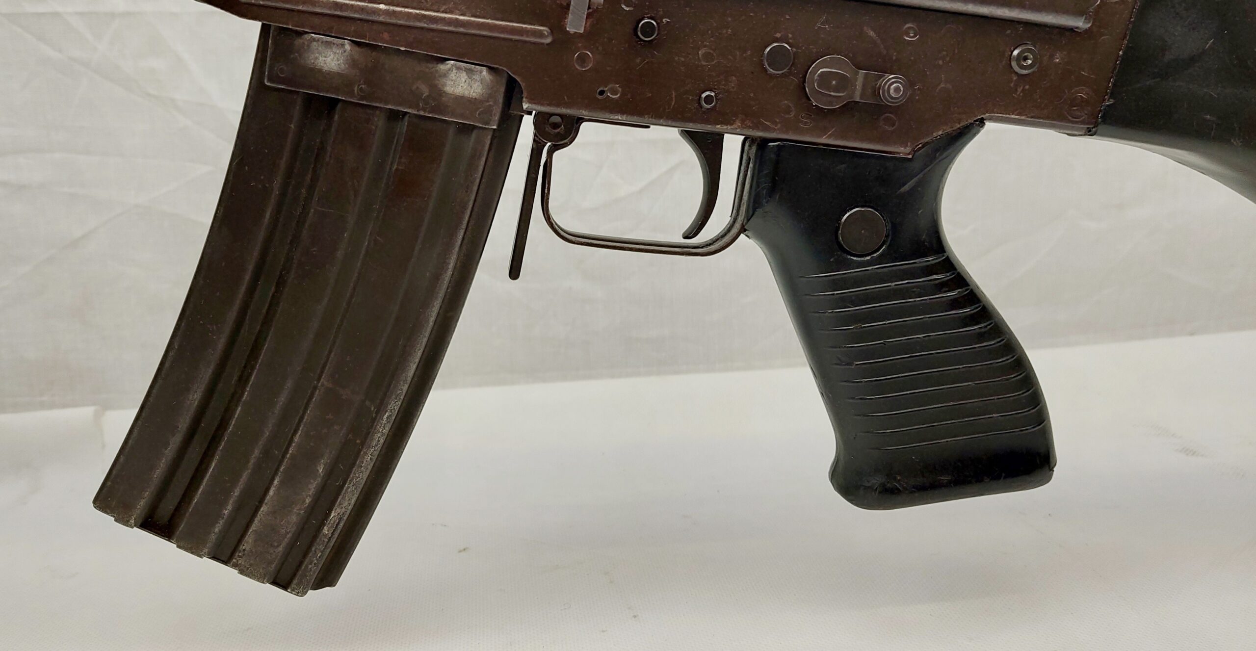 Deactivated AR70/223 Assault Rifle/Light Machine Gun - Image 6