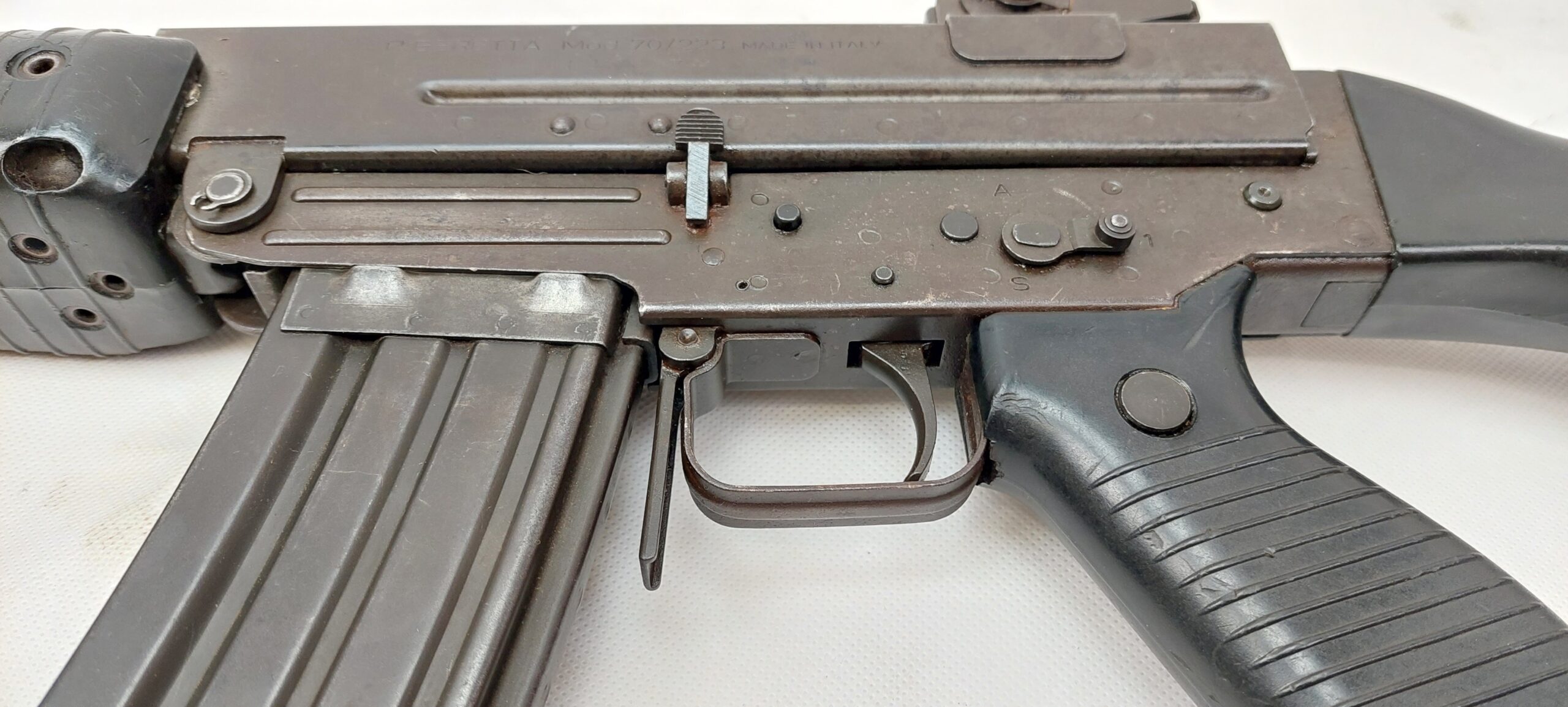 Deactivated AR70/223 Assault Rifle/Light Machine Gun - Image 4