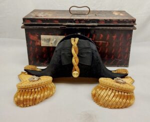 Cased Gieves Royal Navy Sub-Lieutenants Bicorne And Epaulette Set
