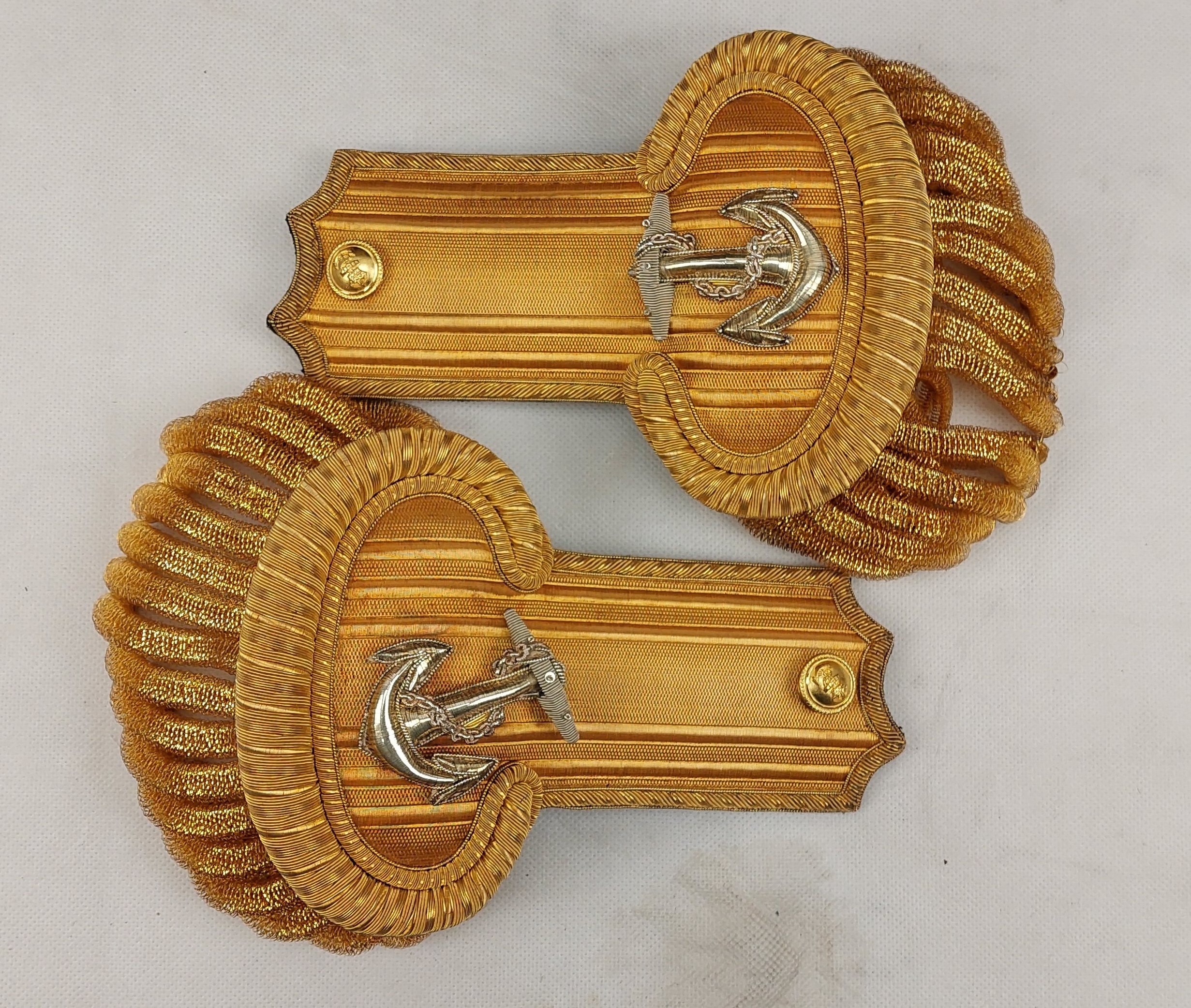 Cased Gieves Royal Navy Sub-Lieutenants Bicorne And Epaulette Set - Image 10