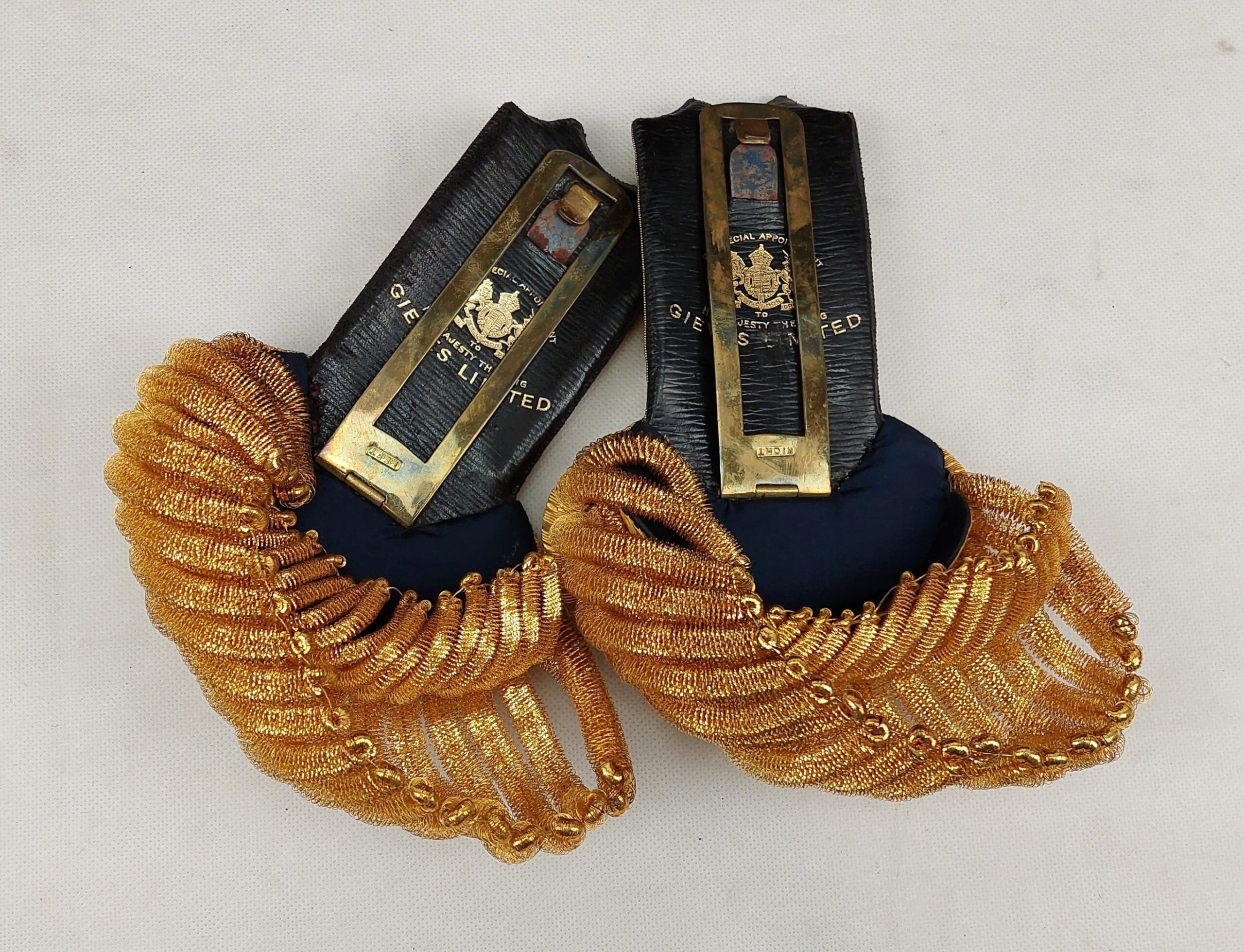 Cased Gieves Royal Navy Sub-Lieutenants Bicorne And Epaulette Set - Image 9
