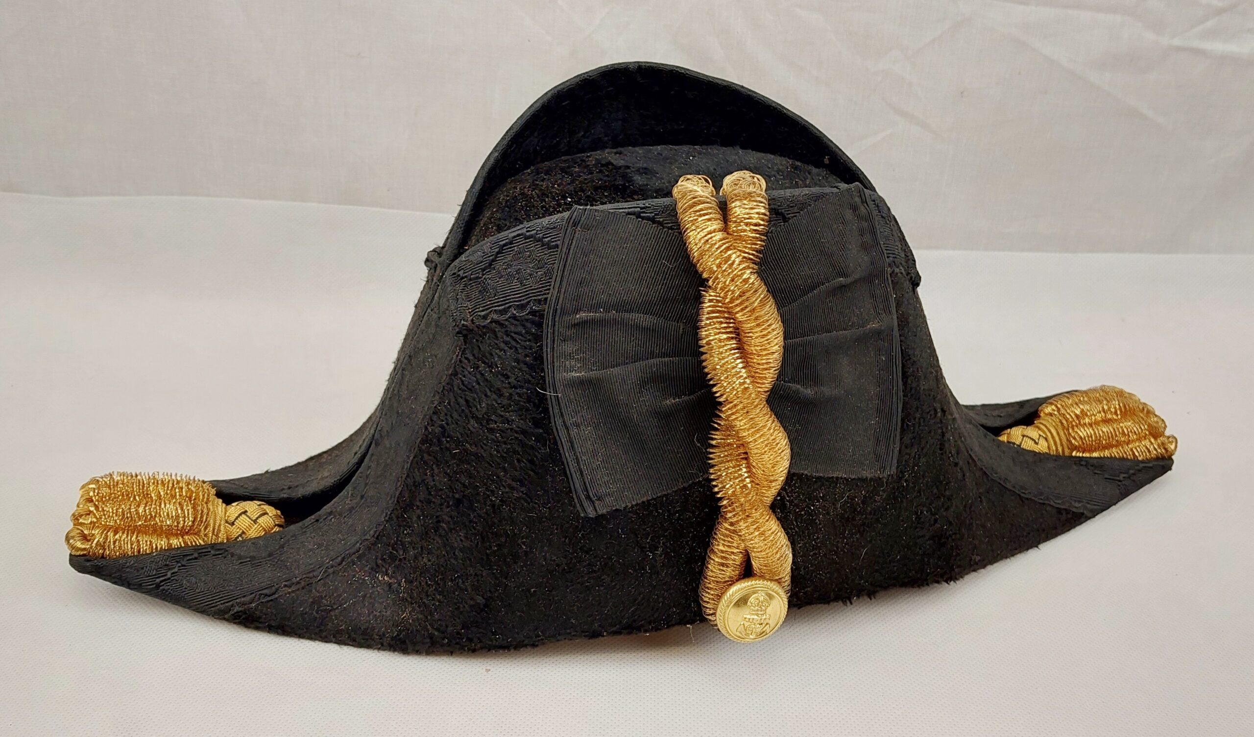 Cased Gieves Royal Navy Sub-Lieutenants Bicorne And Epaulette Set - Image 8