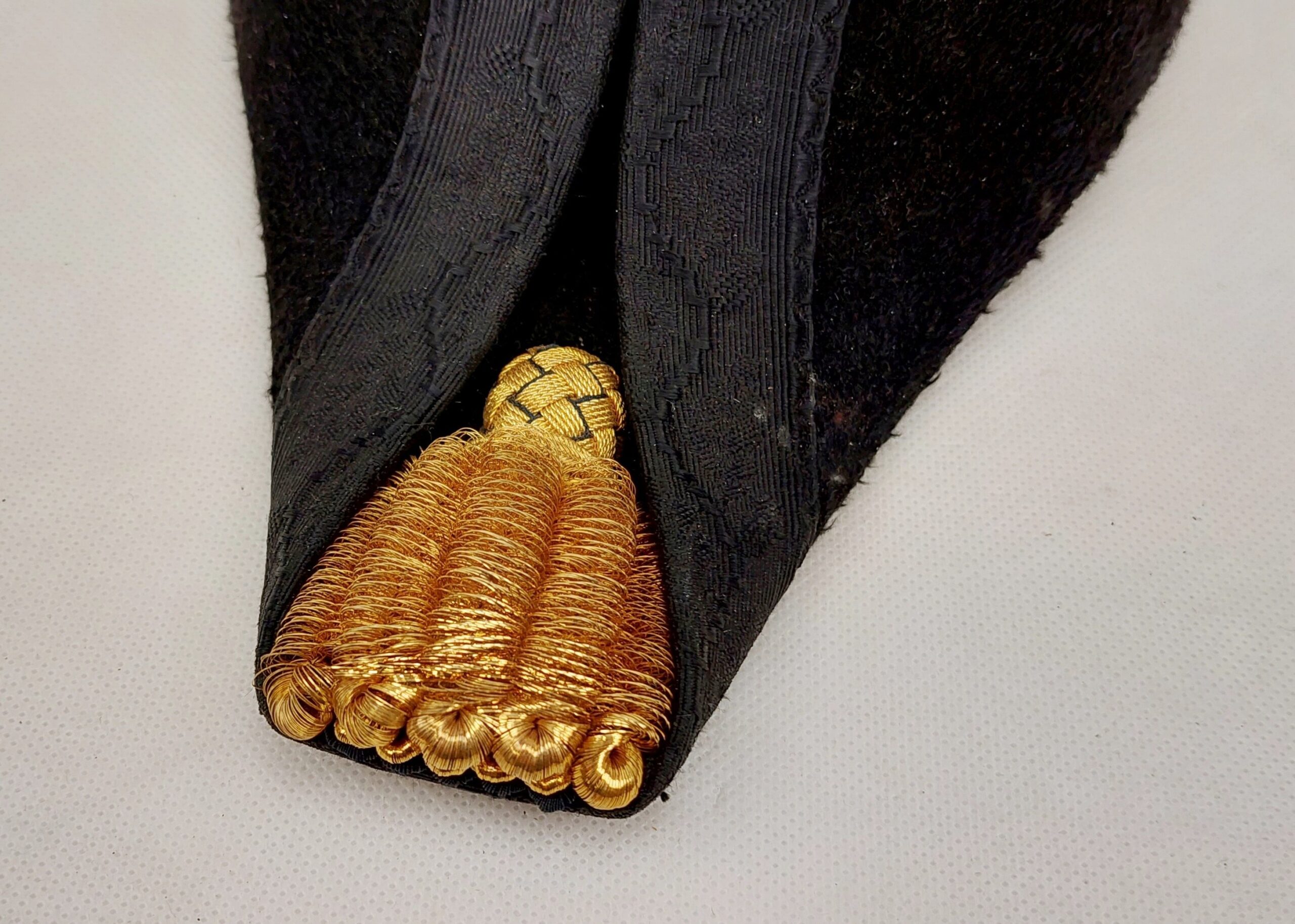 Cased Gieves Royal Navy Sub-Lieutenants Bicorne And Epaulette Set - Image 7