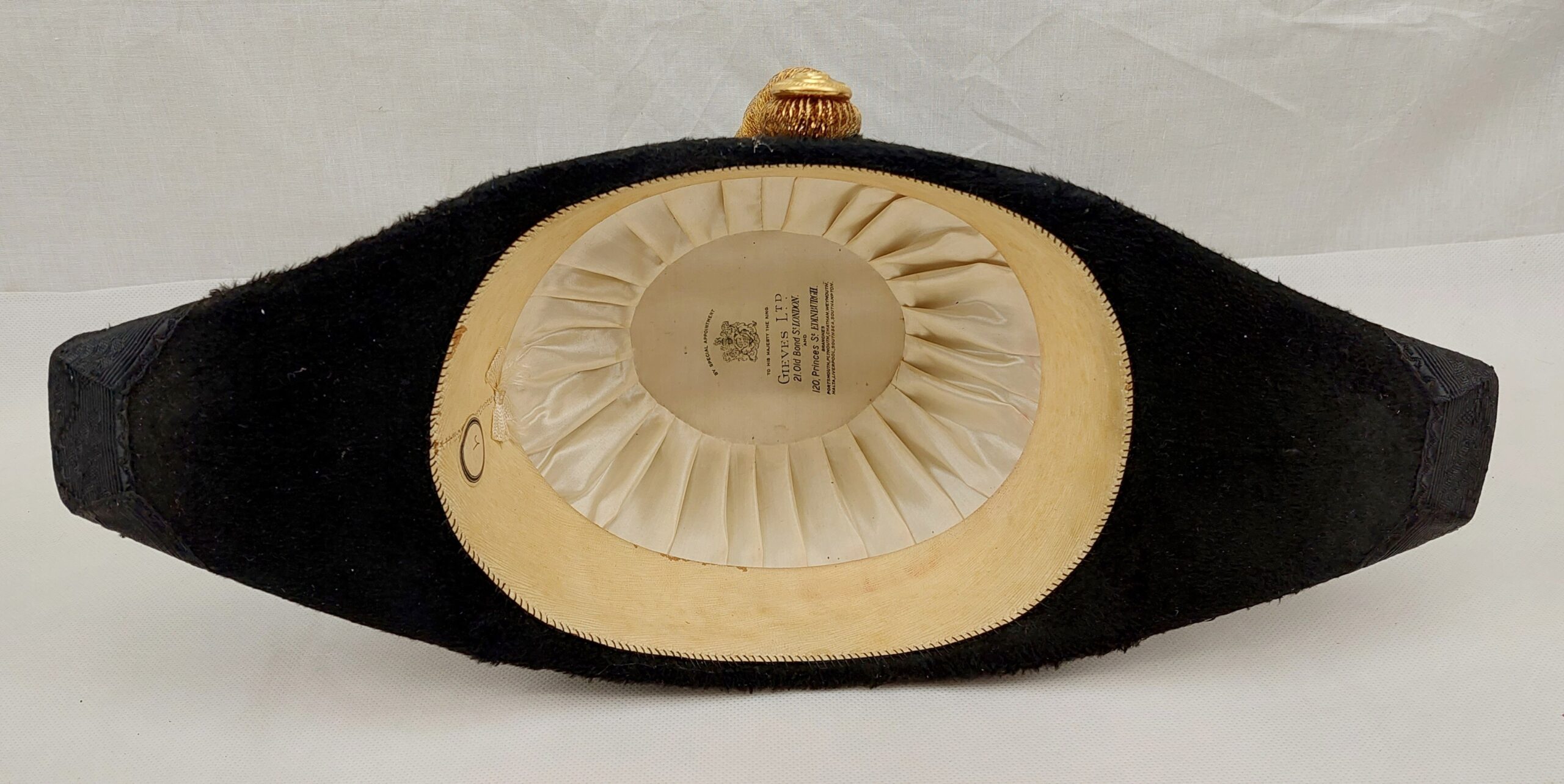 Cased Gieves Royal Navy Sub-Lieutenants Bicorne And Epaulette Set - Image 5