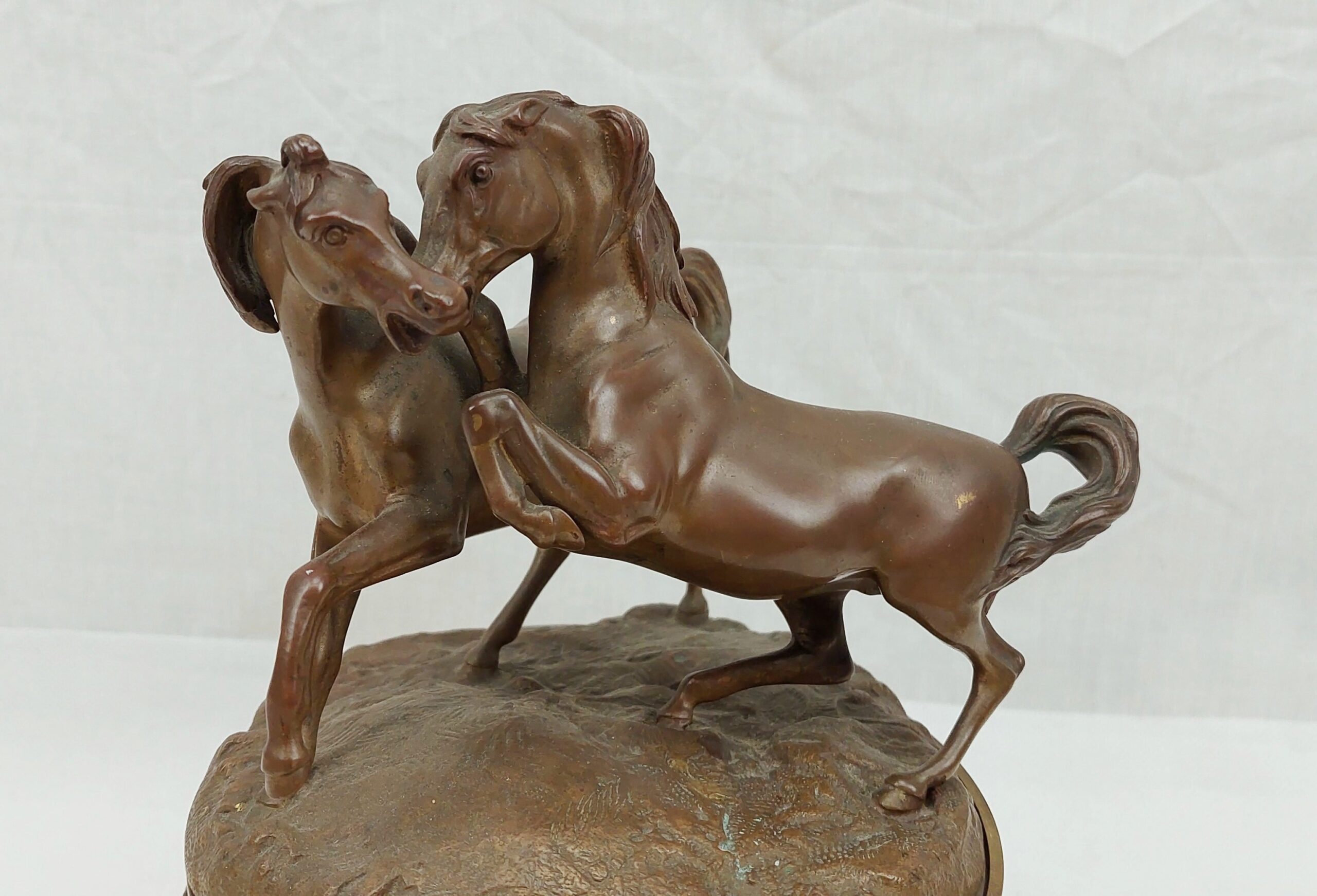 Finely Cast Victorian Bronze And Brass Desk Statue Of Two Prancing Horses - Image 8