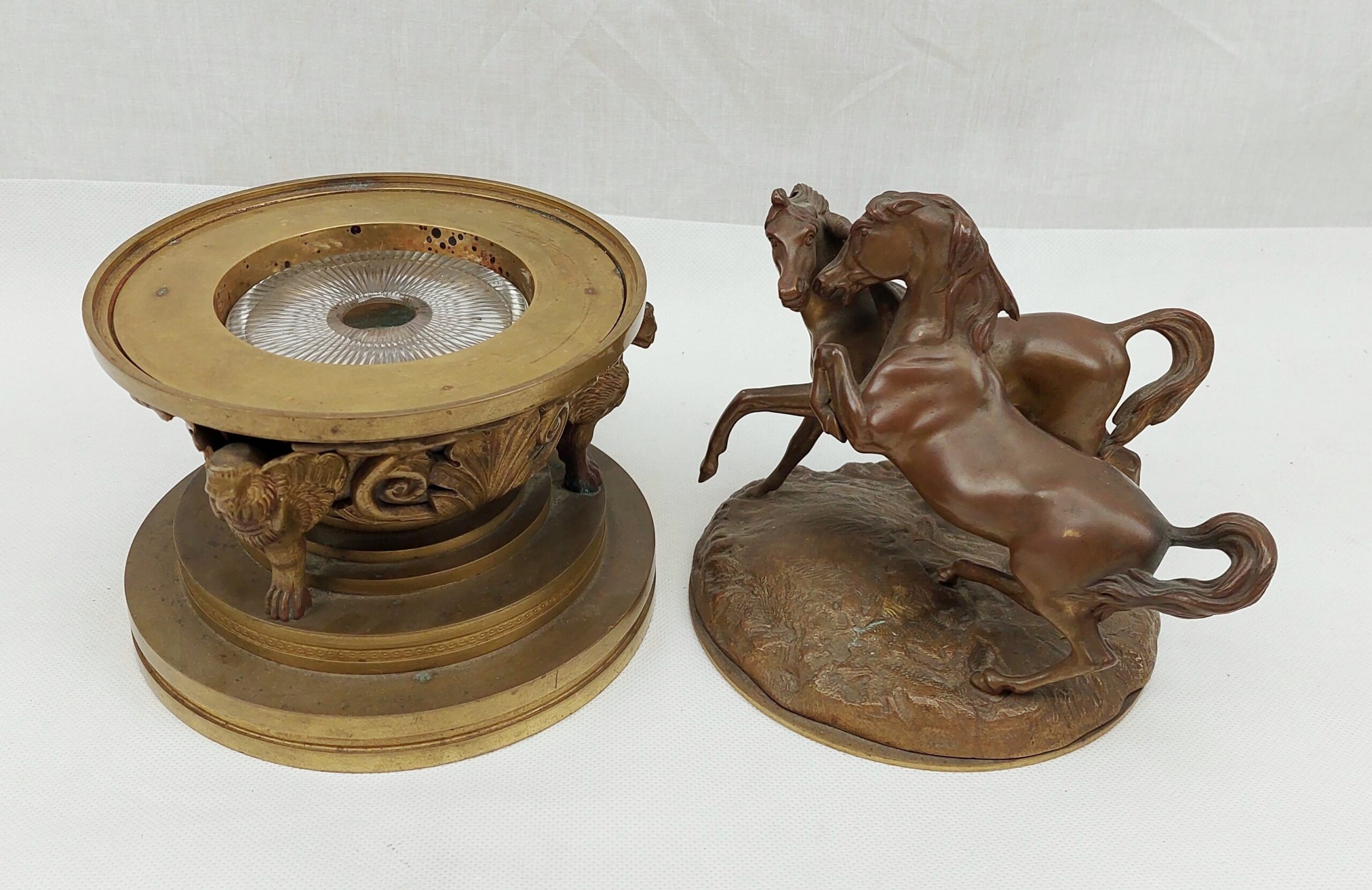 Finely Cast Victorian Bronze And Brass Desk Statue Of Two Prancing Horses - Image 4