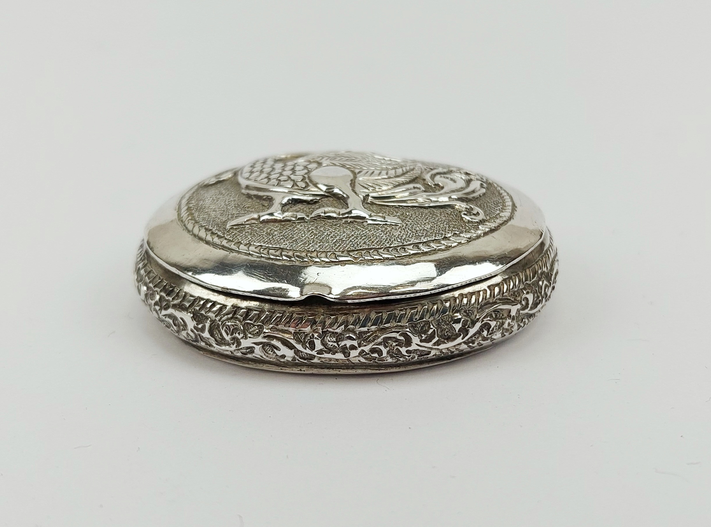 Chinese White Metal Pill Box With Dragon Decoration - Image 3