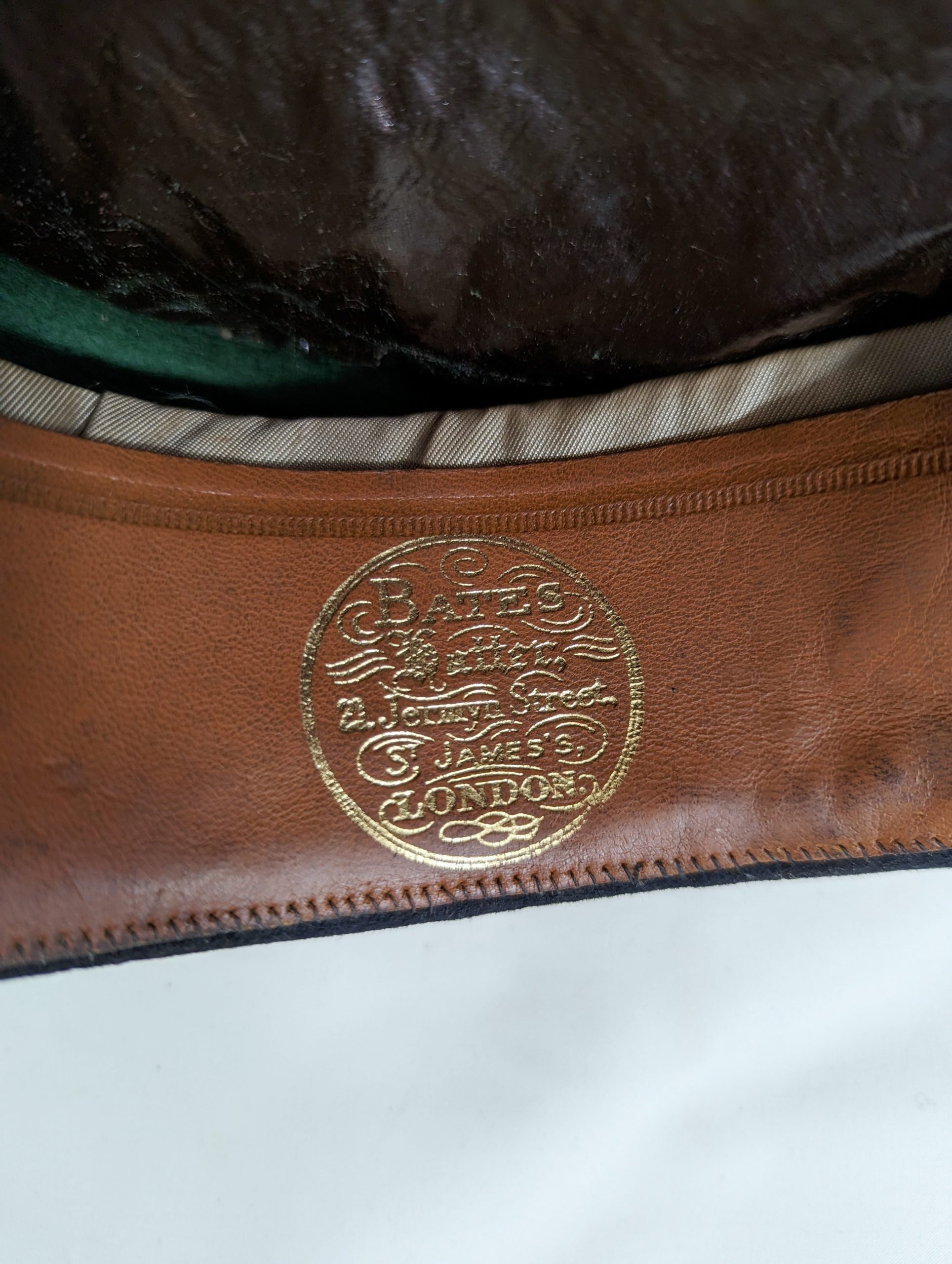 Major P.R. Elliot Royal Artillery Officer No.1 Cap with Gloves - Image 9