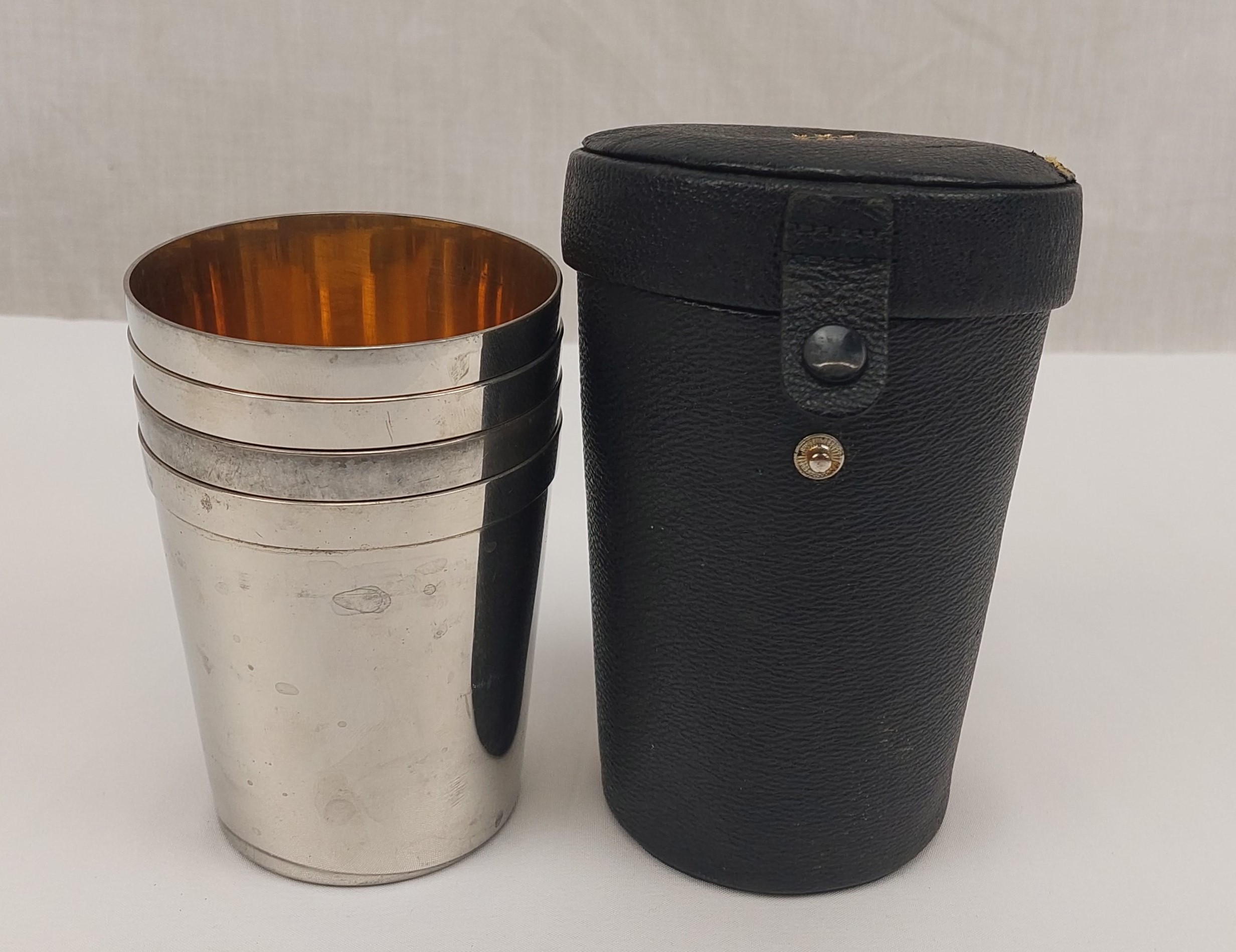 Circa 1920 Set Of 4 Silver Plated And Gilt Cased Stirrup Cups By Aspery - Image 3