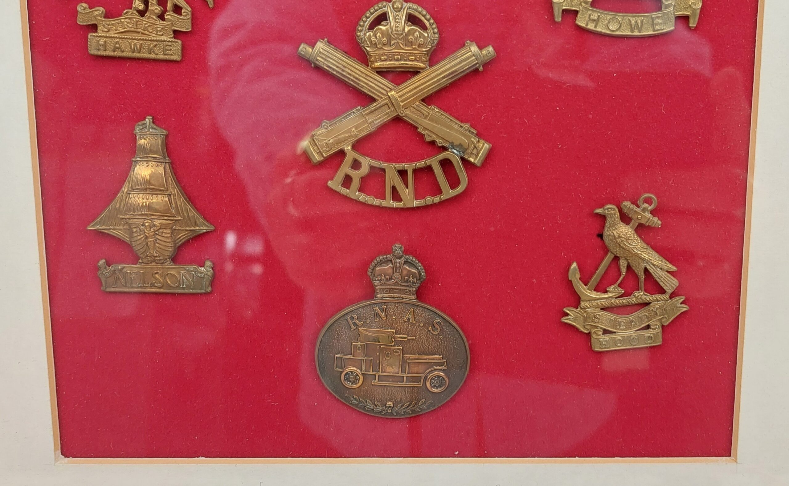 Excellent Framed Display Of Original WW1 Royal Navy Division Cap Badges - Image 3