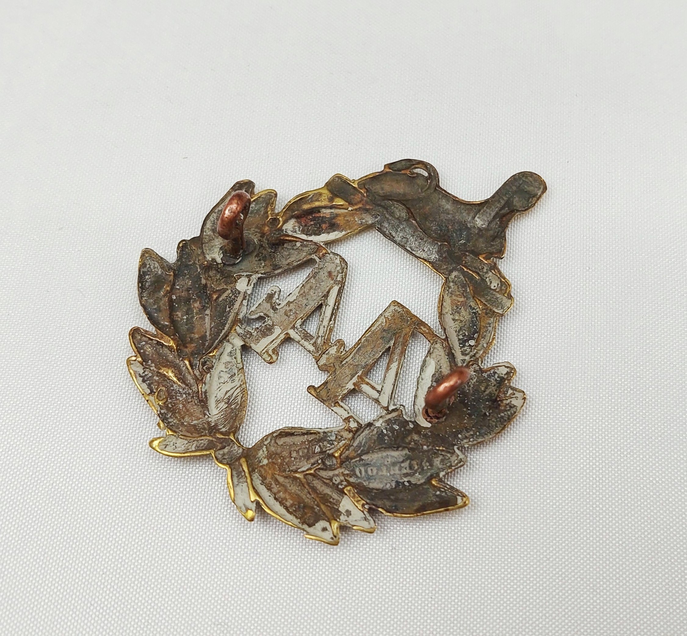 Victorian 44th East Glengarry Badge - Image 2