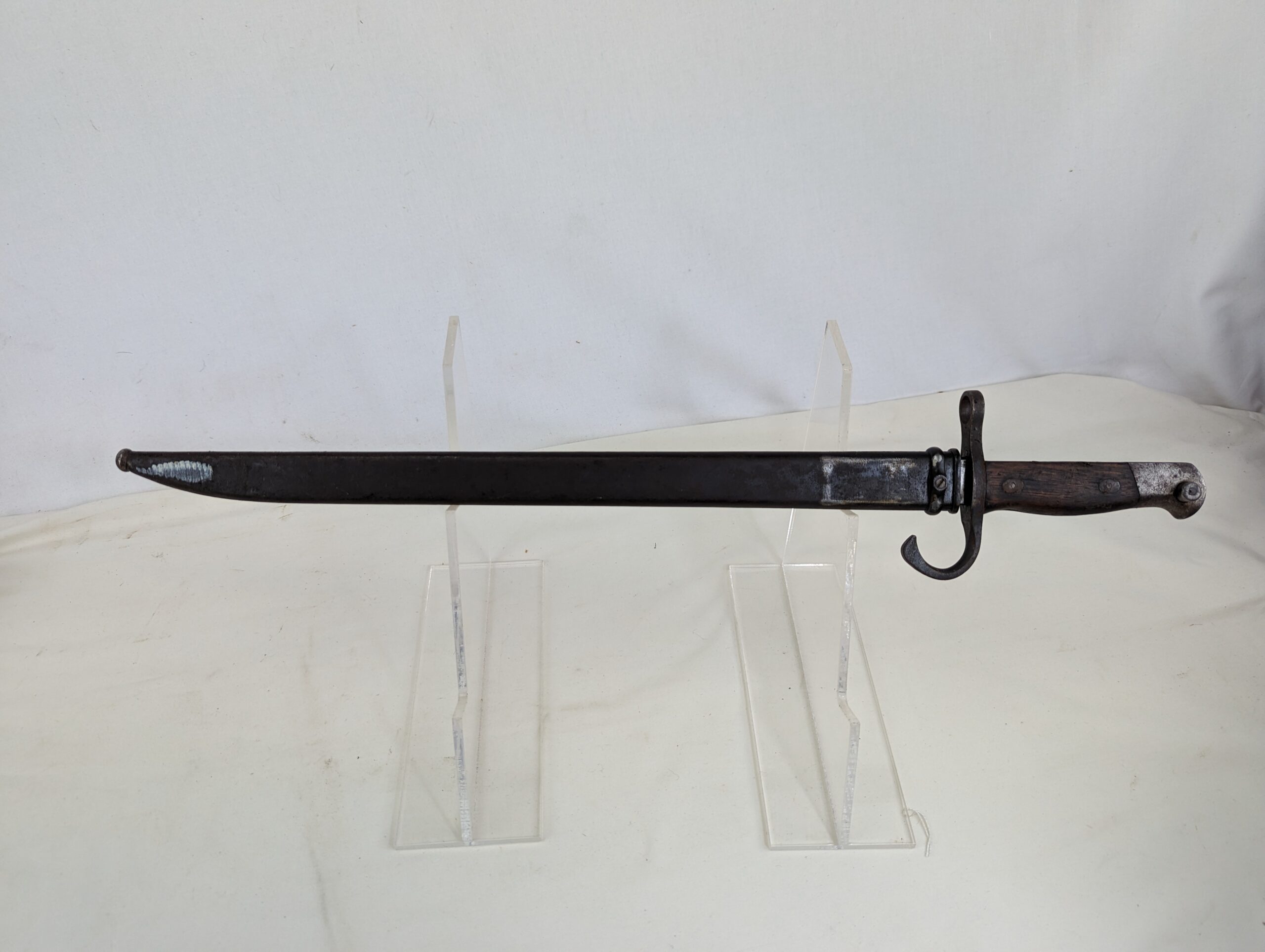 Second World War Arisaka Hooked Quillon Bayonet and Scabbard - Image 3