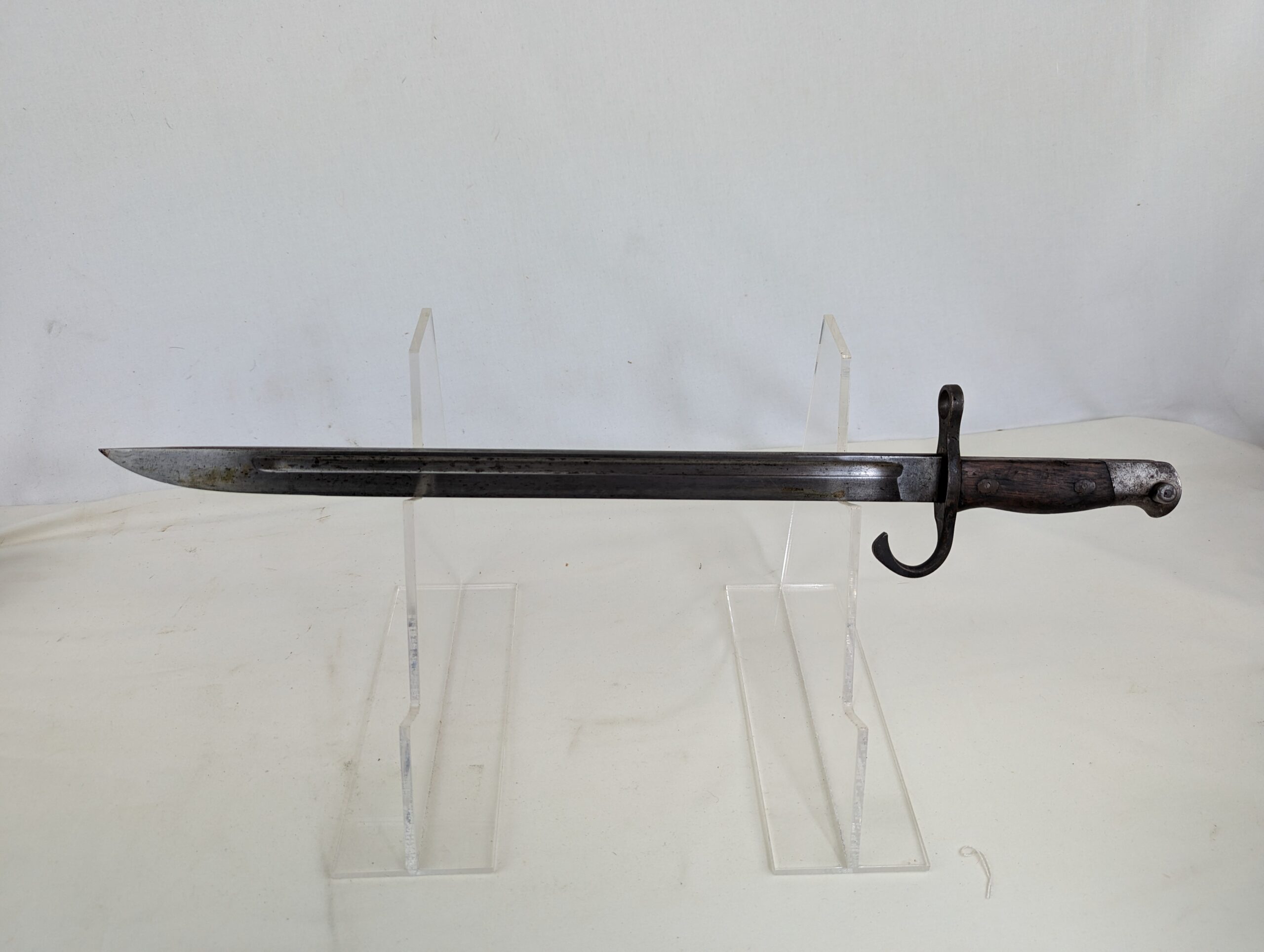 Second World War Arisaka Hooked Quillon Bayonet and Scabbard - Image 5