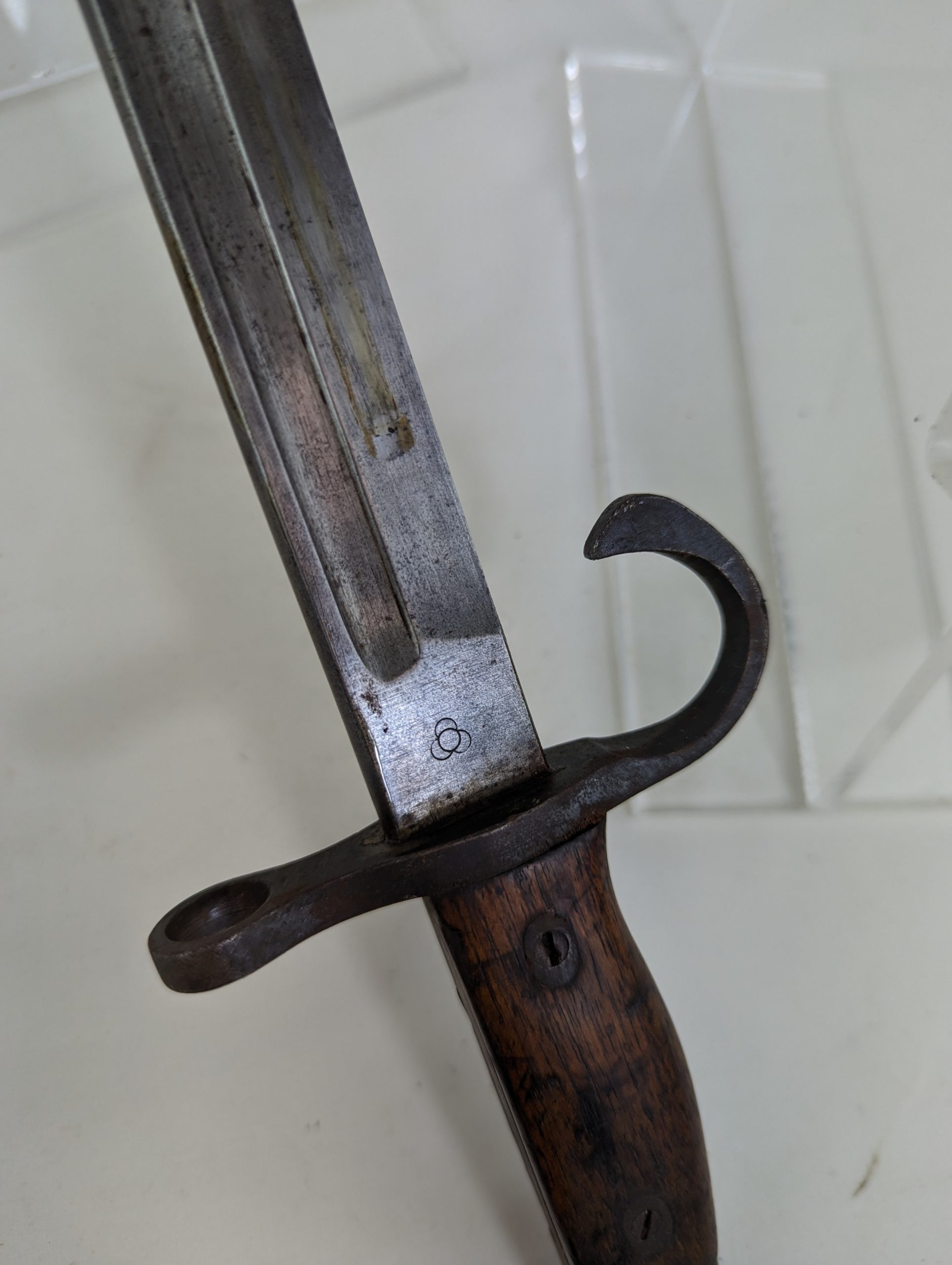 Second World War Arisaka Hooked Quillon Bayonet and Scabbard - Image 6