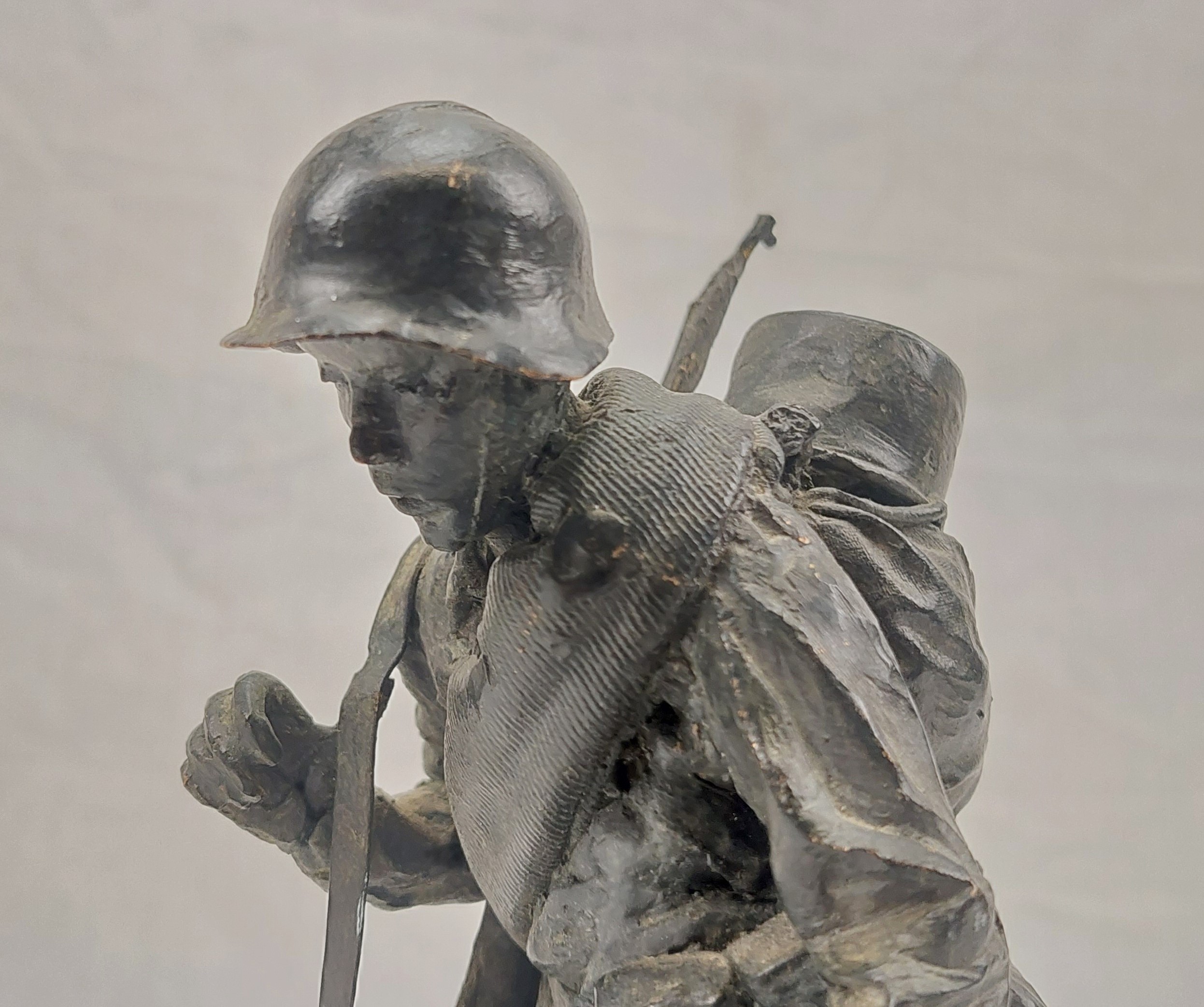 Robert Truscott Bronze Figure Of A WW2 Russian Infantryman Ltd Ed. 7 Of 15 - Image 5