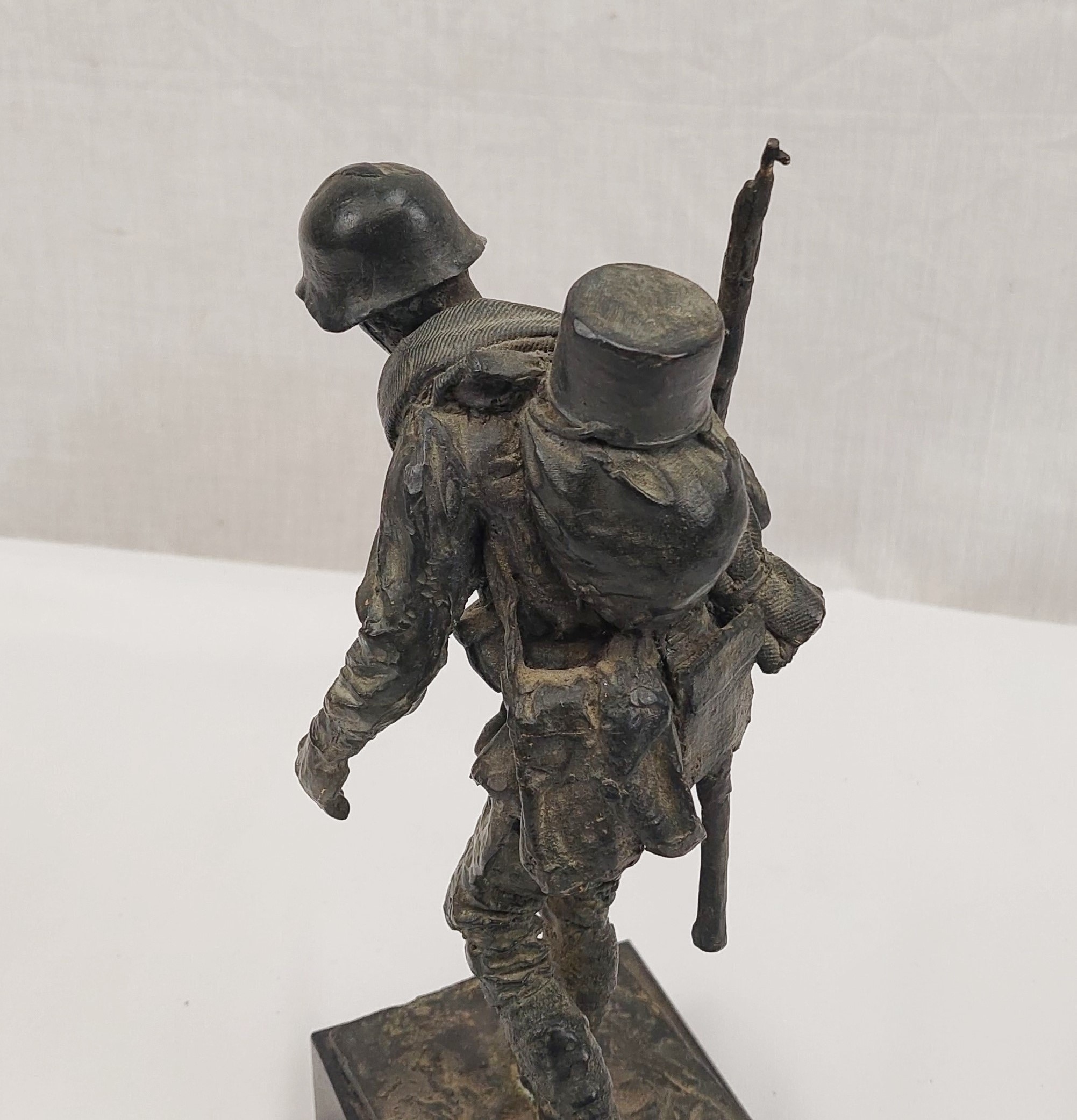 Robert Truscott Bronze Figure Of A WW2 Russian Infantryman Ltd Ed. 7 Of 15 - Image 2