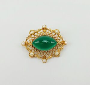 9ct Yellow Gold Green Agate & Pearl Brooch
