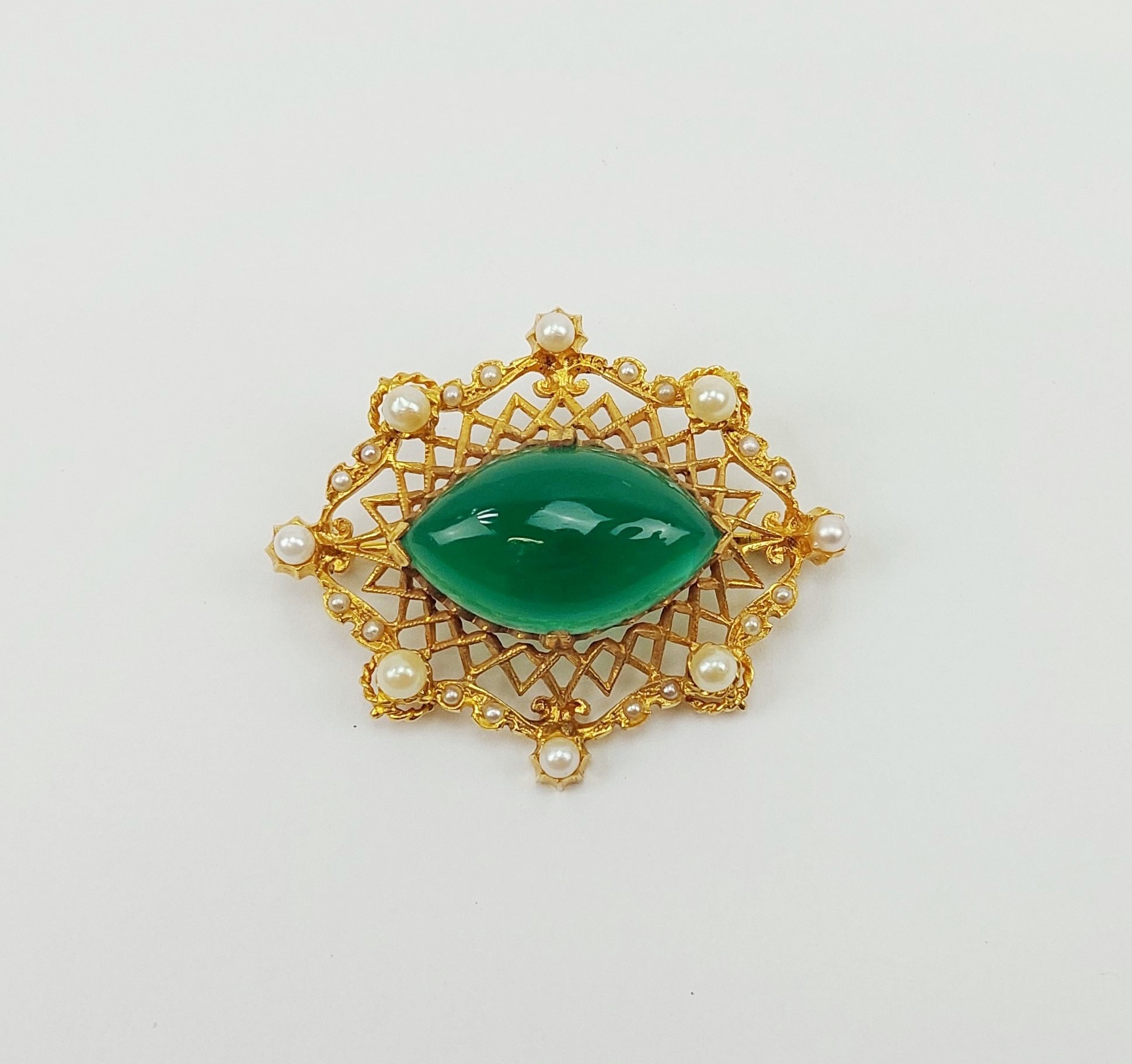 9ct Yellow Gold Green Agate & Pearl Brooch