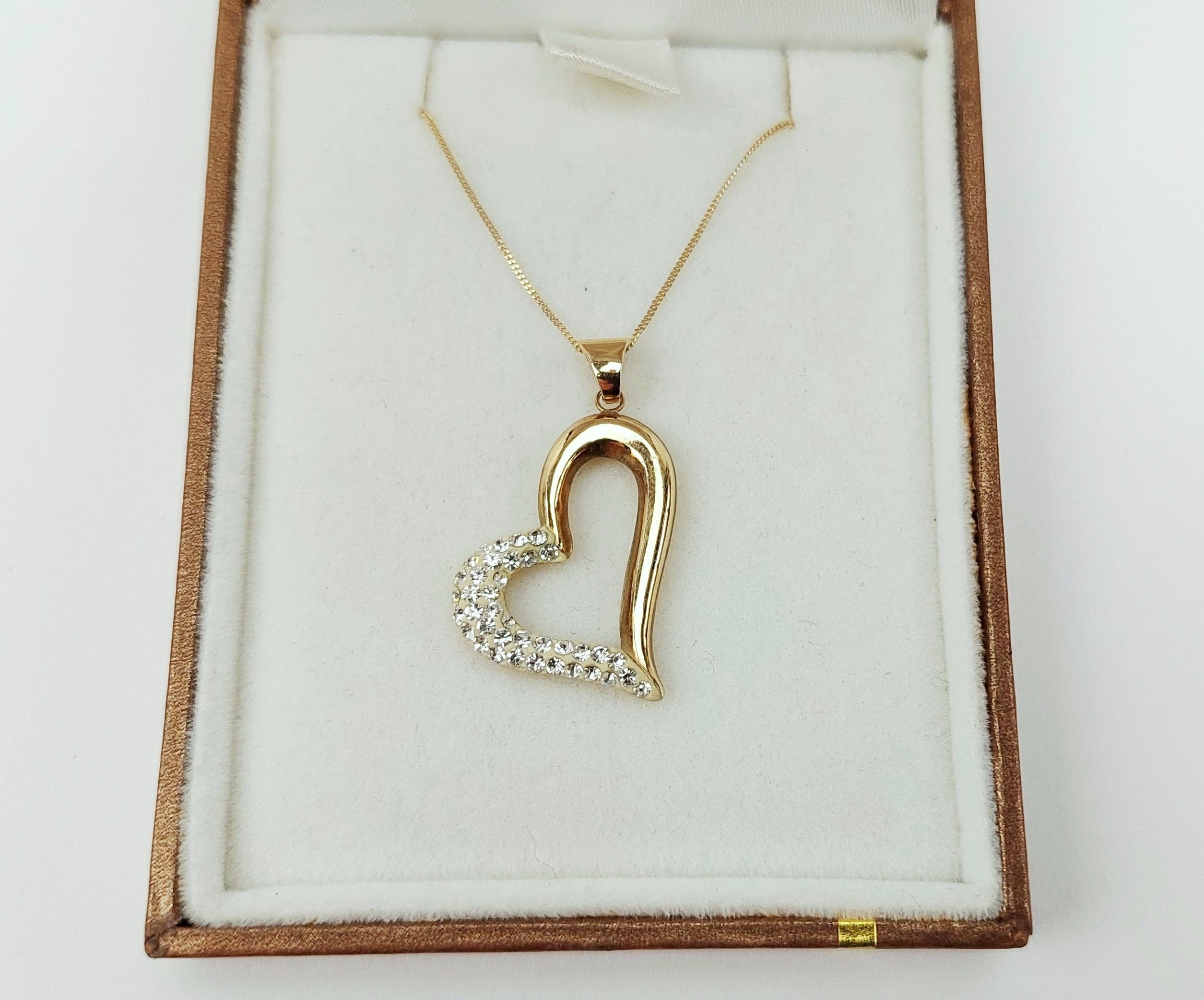 9ct Yellow Gold Crystal Love-Heart Pendant Necklace – 18 Inches - Image 2