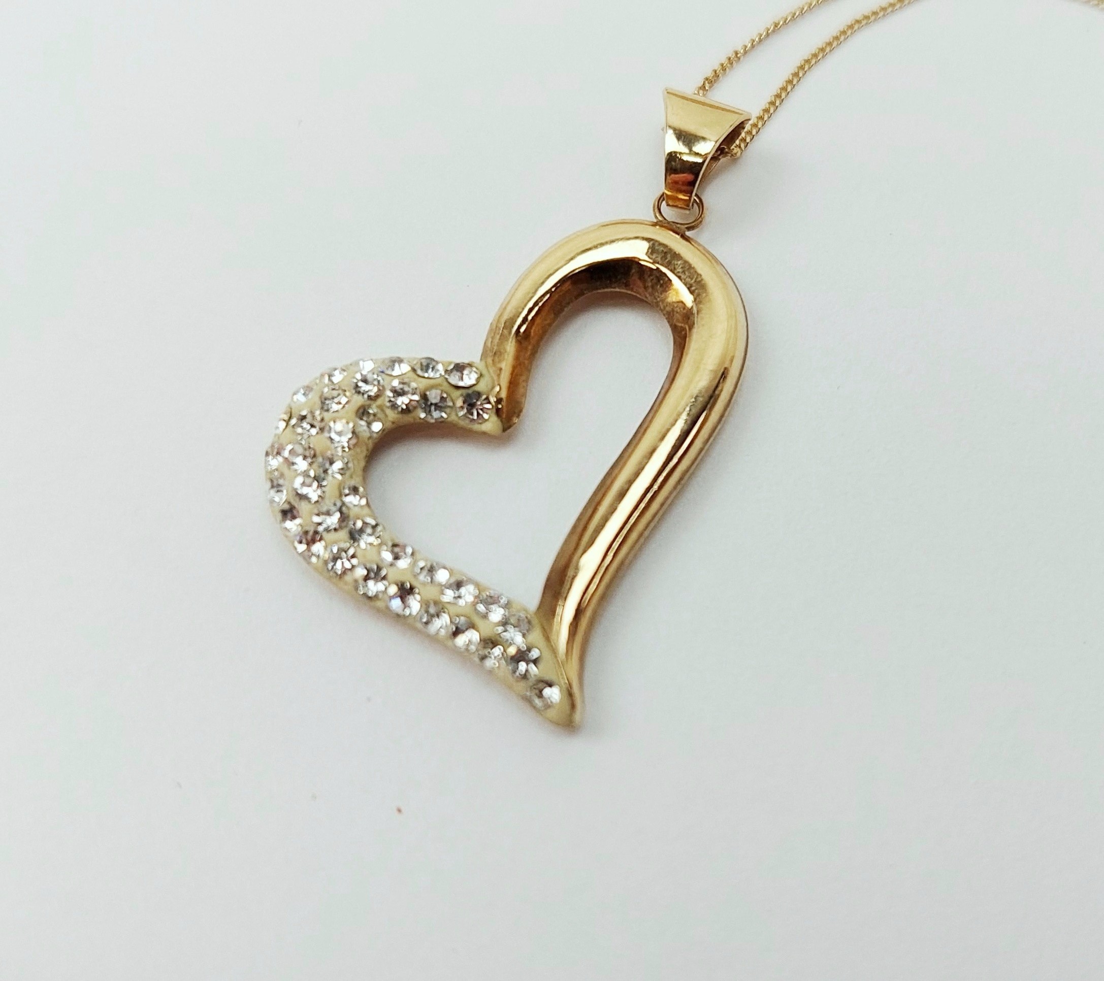9ct Yellow Gold Crystal Love-Heart Pendant Necklace – 18 Inches - Image 4