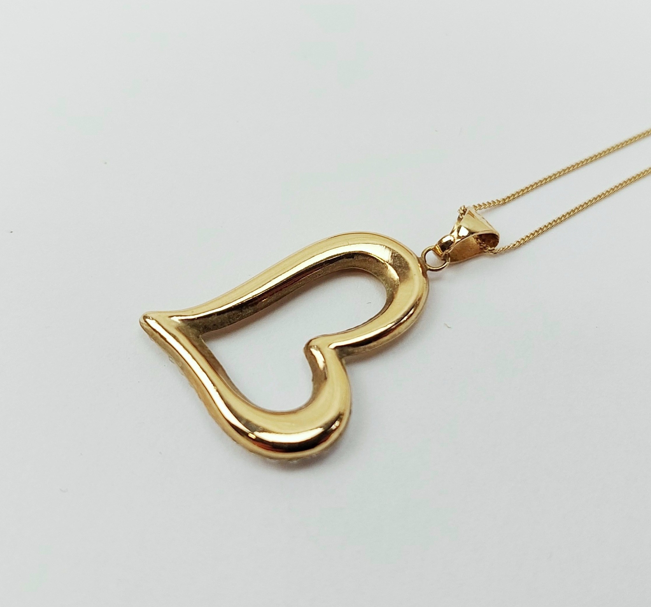 9ct Yellow Gold Crystal Love-Heart Pendant Necklace – 18 Inches - Image 5