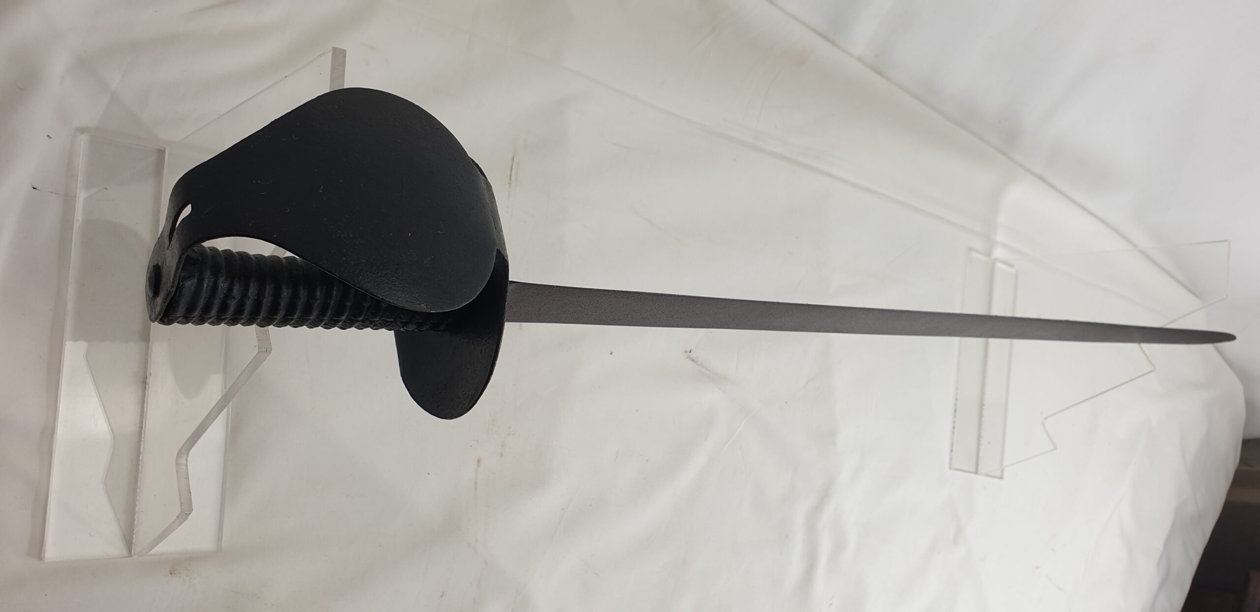 1804 pattern, British "Figure of Eight" Naval Cutlass with original scabbard - Image 8