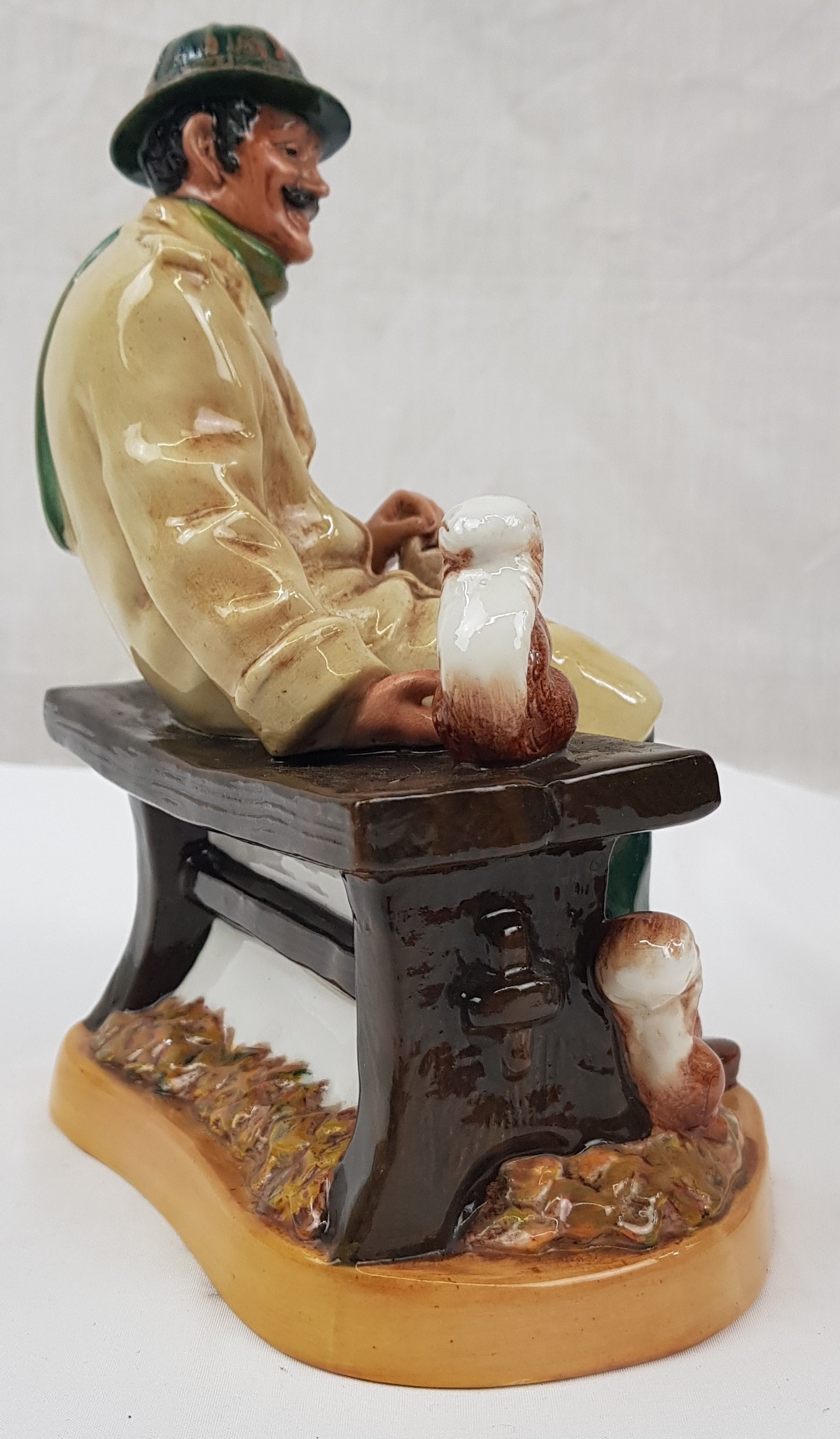 Royal Doulton 1972 HN 2485 Lunchtime Figurine - Image 3
