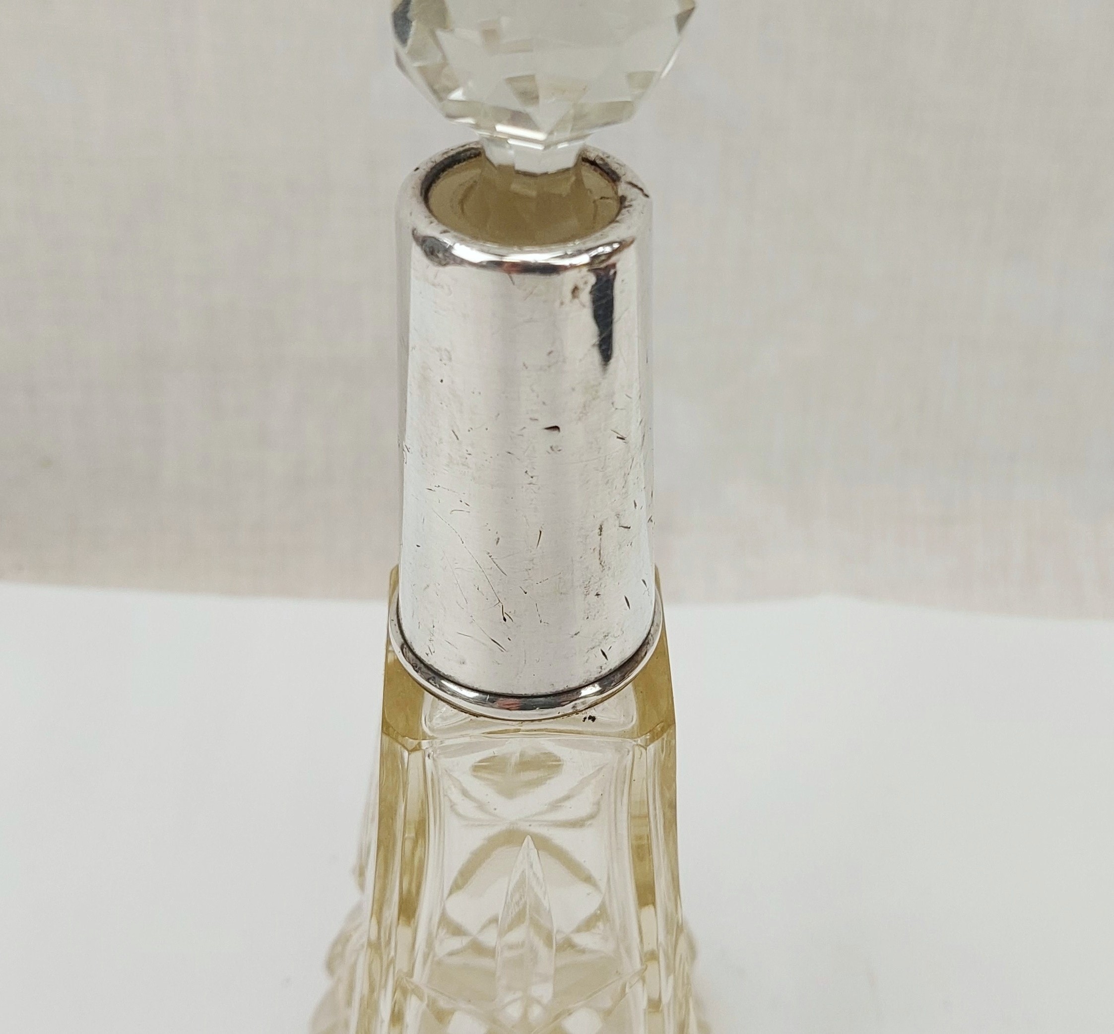 Birmingham 1910 Silver Topped Perfume Bottle - Image 4