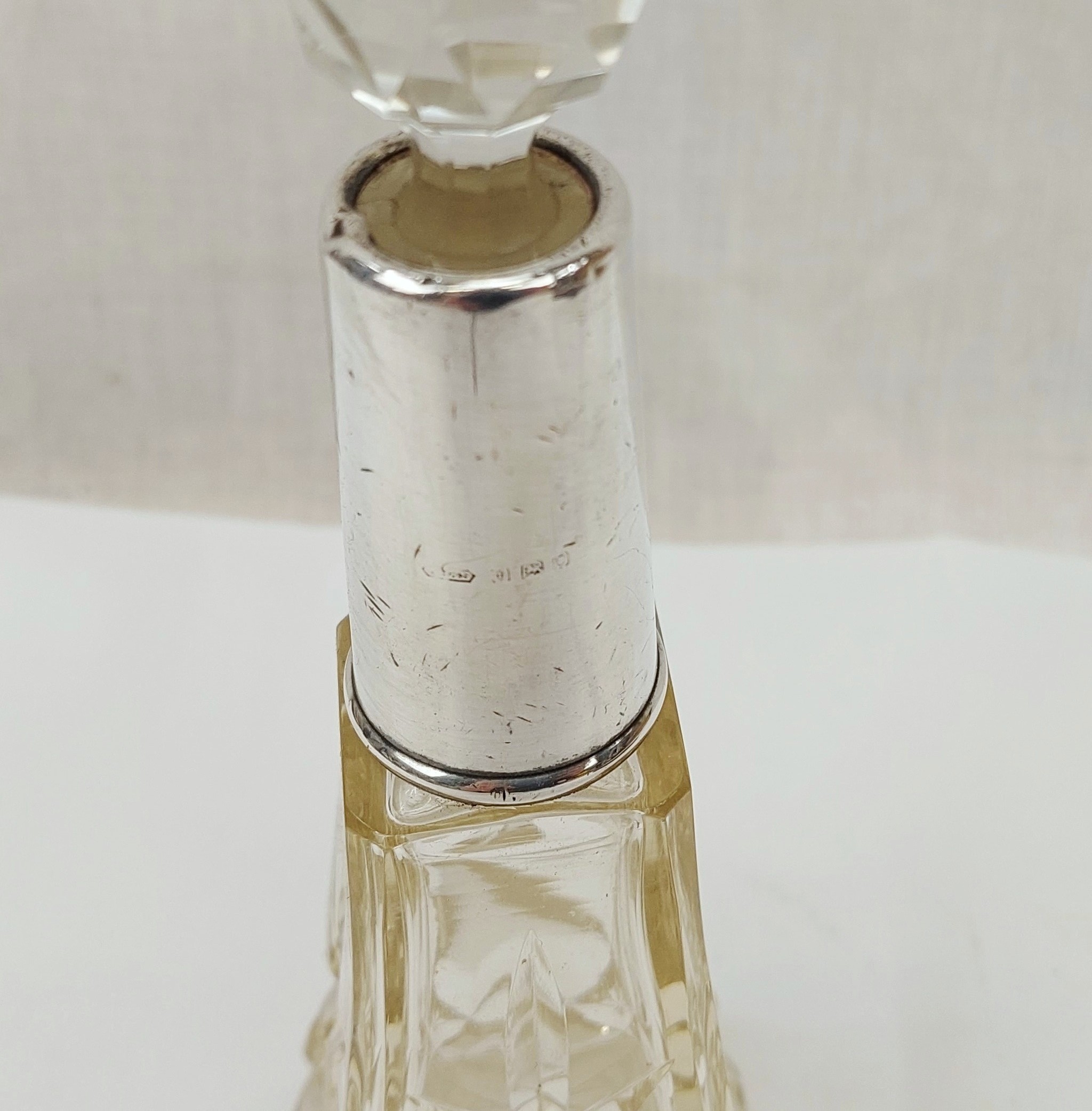 Birmingham 1910 Silver Topped Perfume Bottle - Image 2