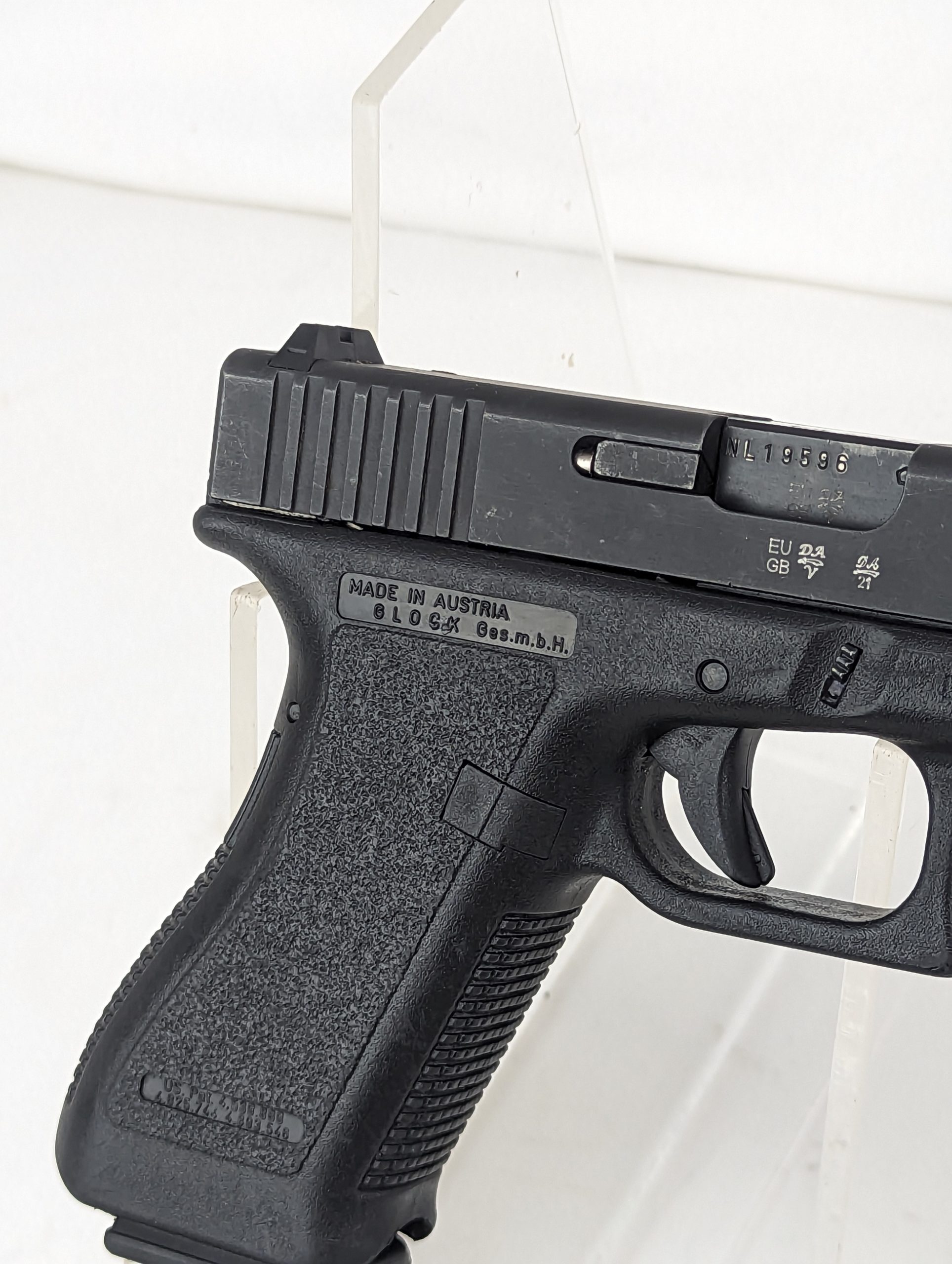 Deactivated Glock 17 Second Generation - Image 2