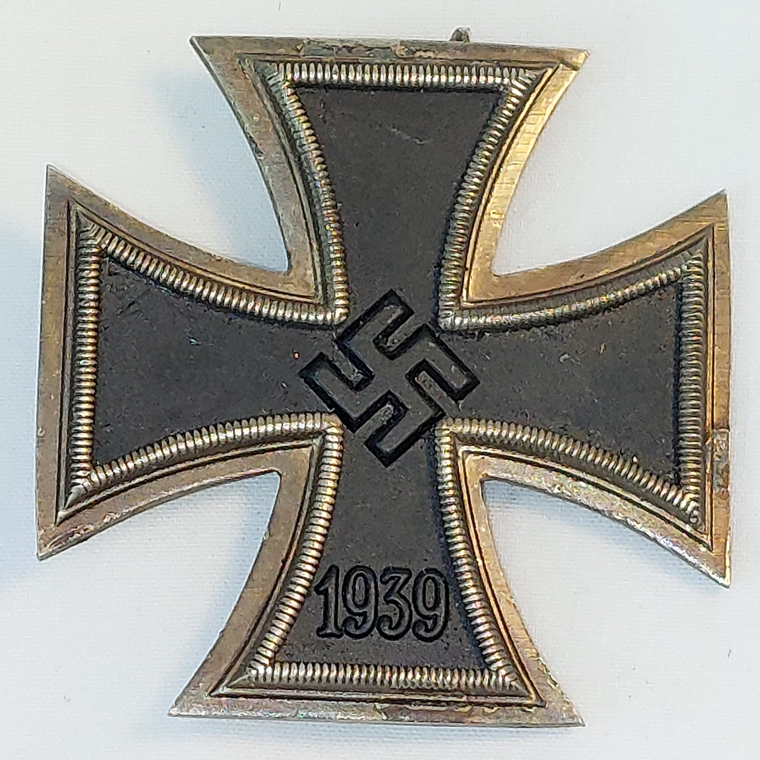 WW2 Iron Cross, 1939, 1st Class Maker Marked L15 (Otto Schickle) - Image 2