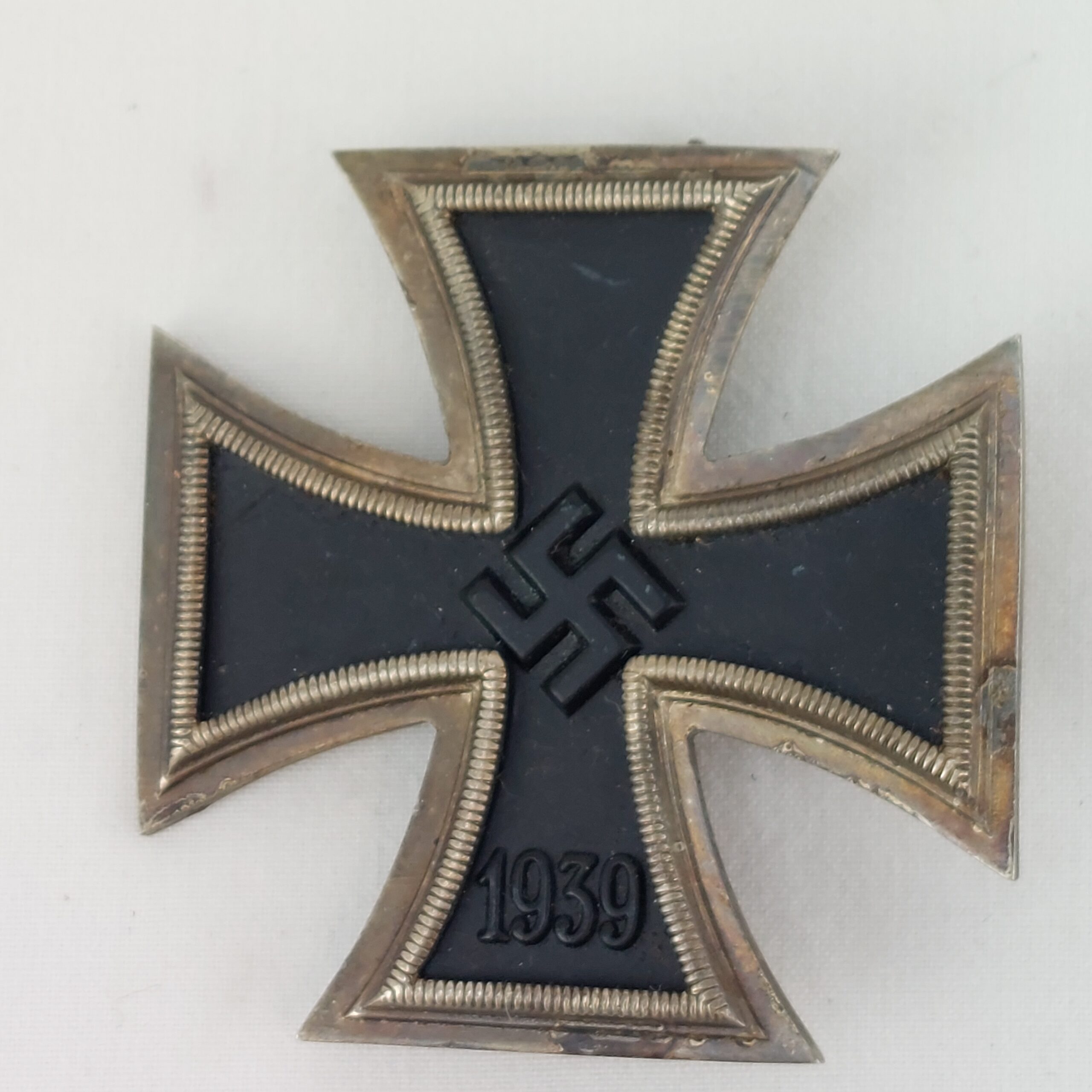 WW2 Iron Cross, 1939, 1st Class Maker Marked L15 (Otto Schickle) - Image 7