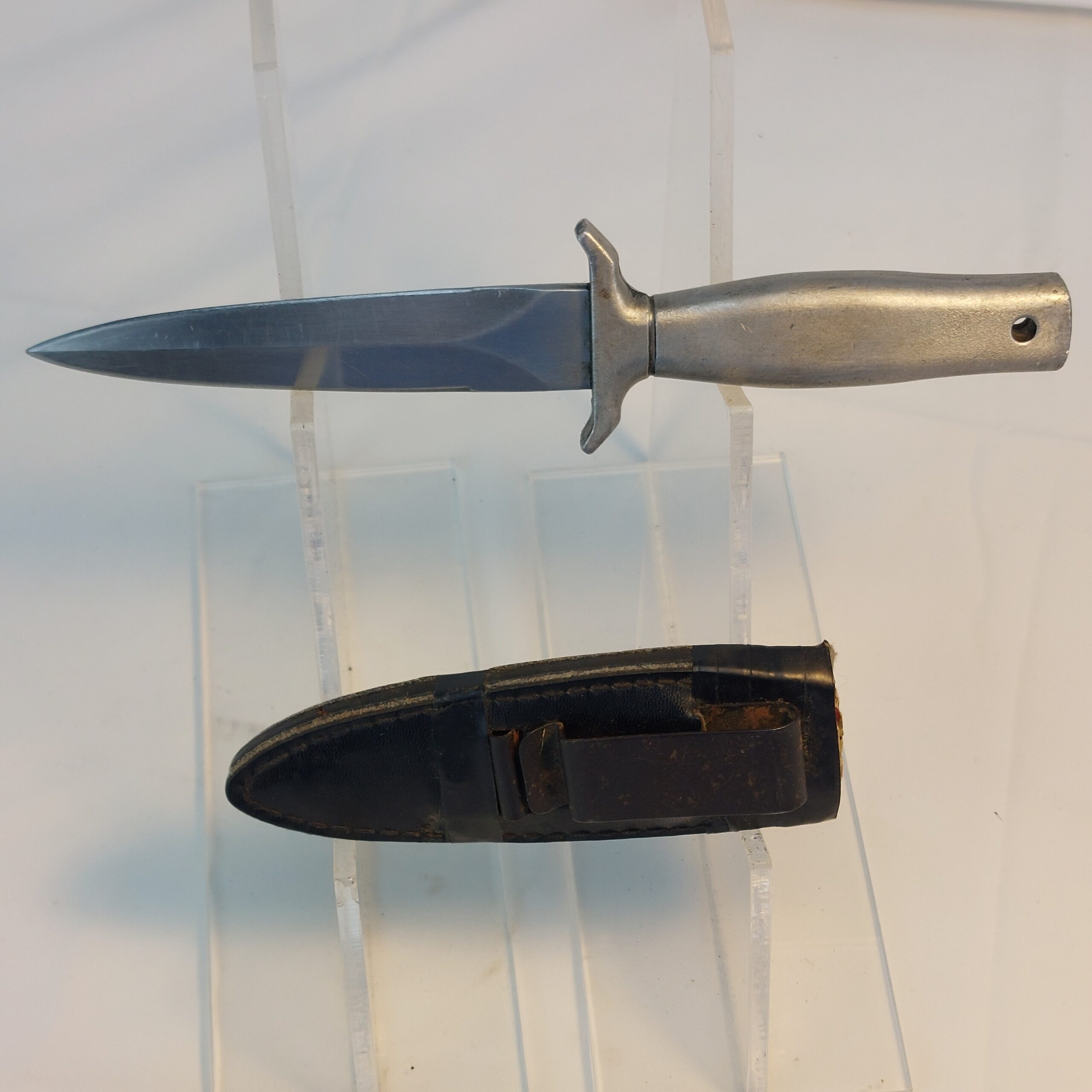 1950's German C.J.H Rostfrei Boot Knife Dagger with Leather Sheath/Scabbard - Image 2